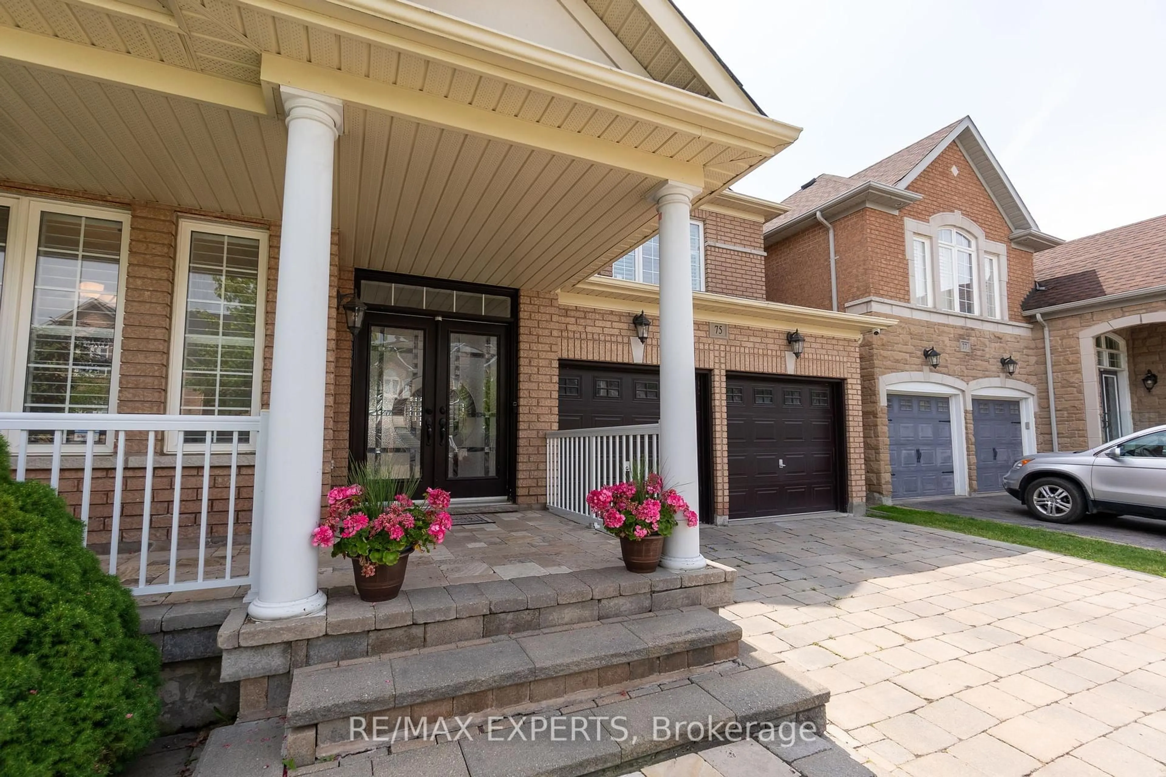Indoor entryway for 75 Townwood Dr, Richmond Hill Ontario L4E 4T2
