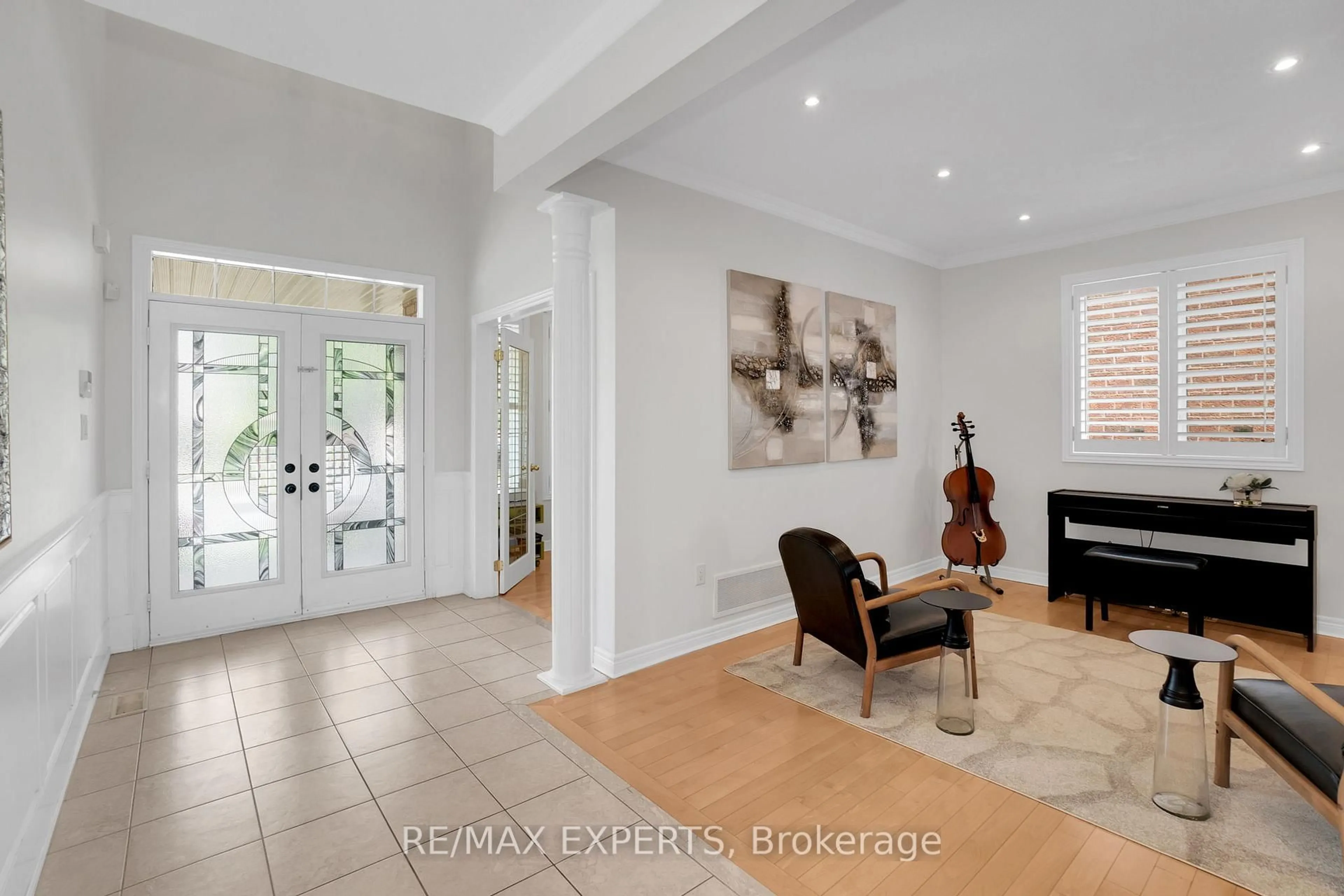 Indoor entryway for 75 Townwood Dr, Richmond Hill Ontario L4E 4T2
