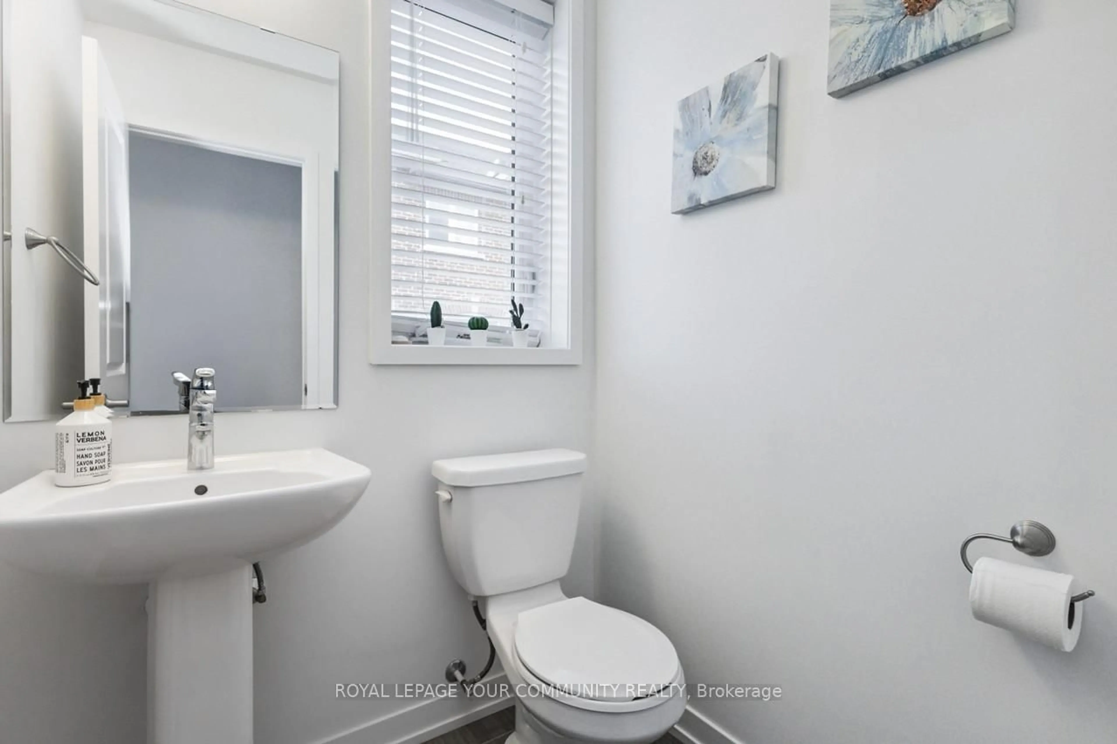 Standard bathroom, unknown for 125 Maguire Rd, Newmarket Ontario L3X 1B8