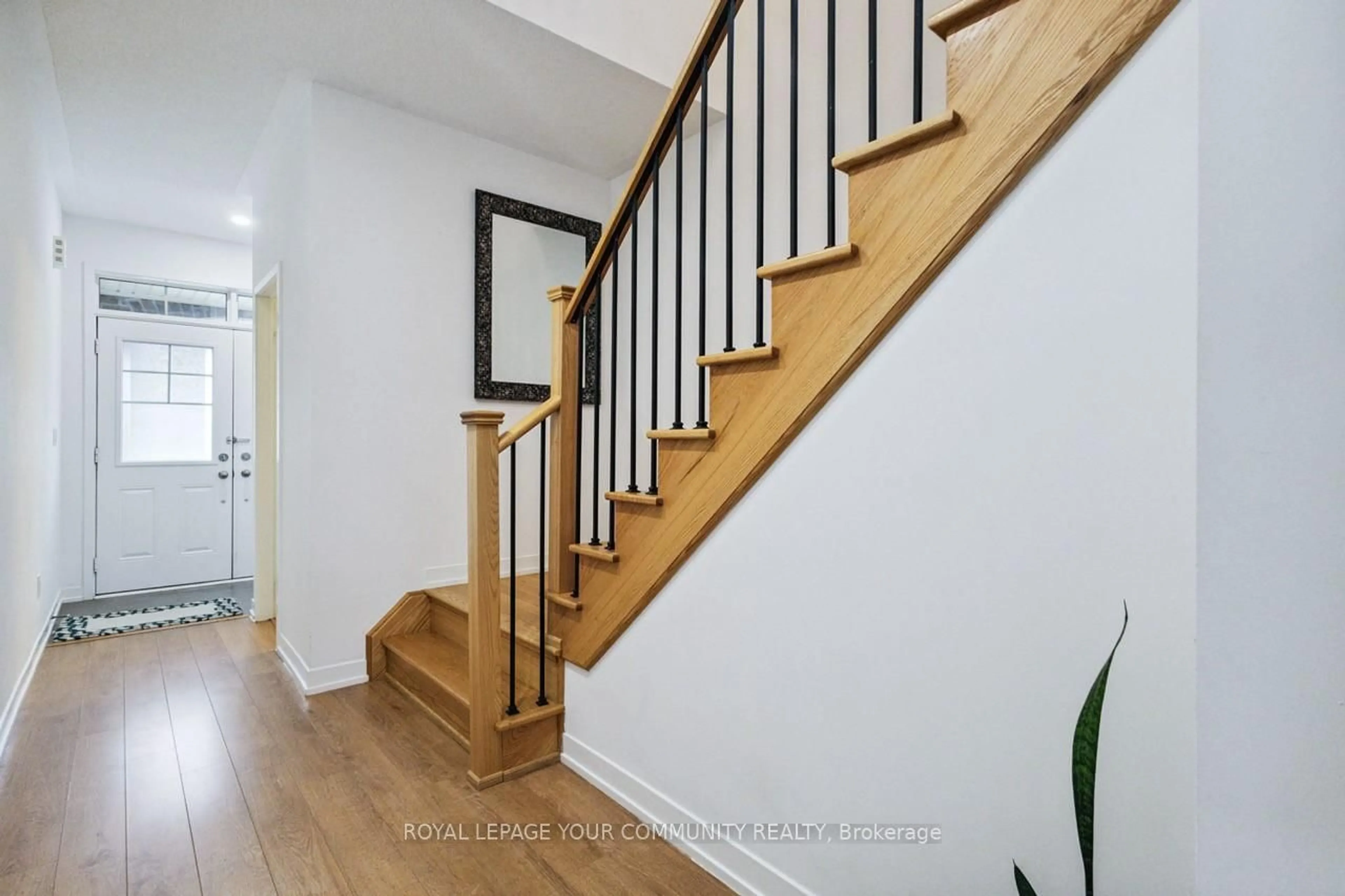 Stairs for 125 Maguire Rd, Newmarket Ontario L3X 1B8
