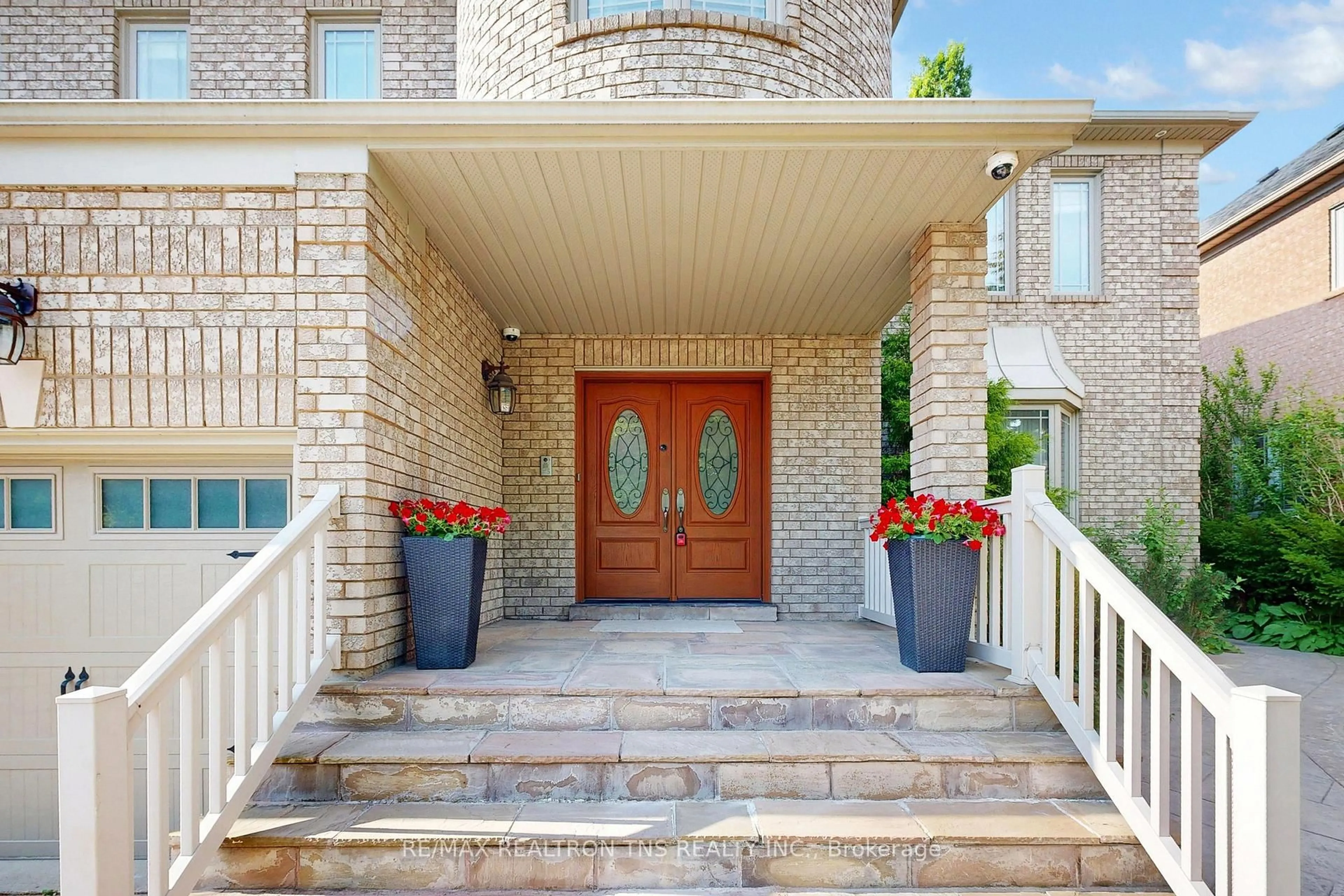 Indoor entryway for 56 Wingate Cres, Richmond Hill Ontario L4B 3J3