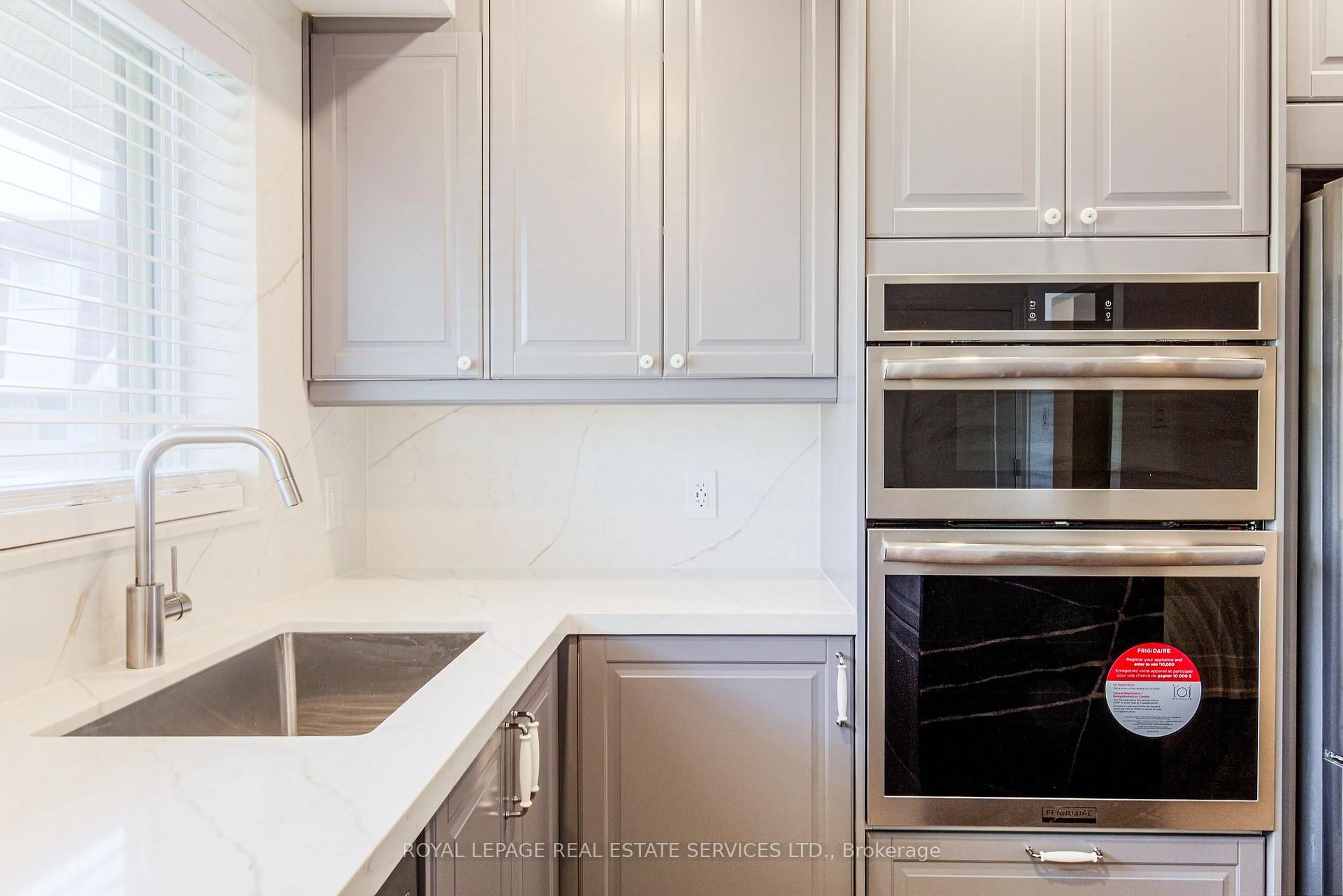 Unknown for 27 Poplar Cres, Aurora Ontario L4G 3M4