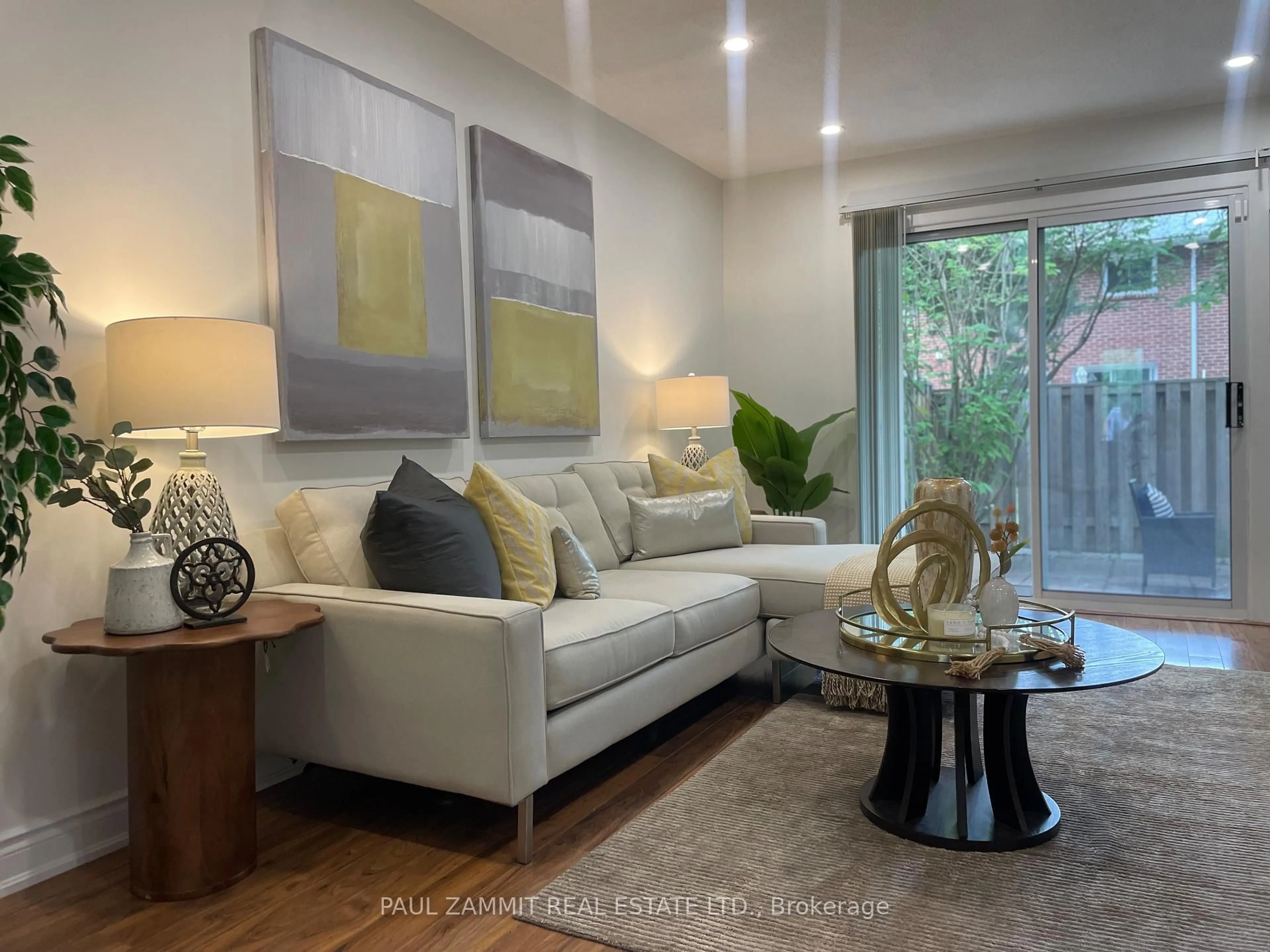 Living room with furniture, unknown for 19 Harris Way, Markham Ontario L3T 5A6
