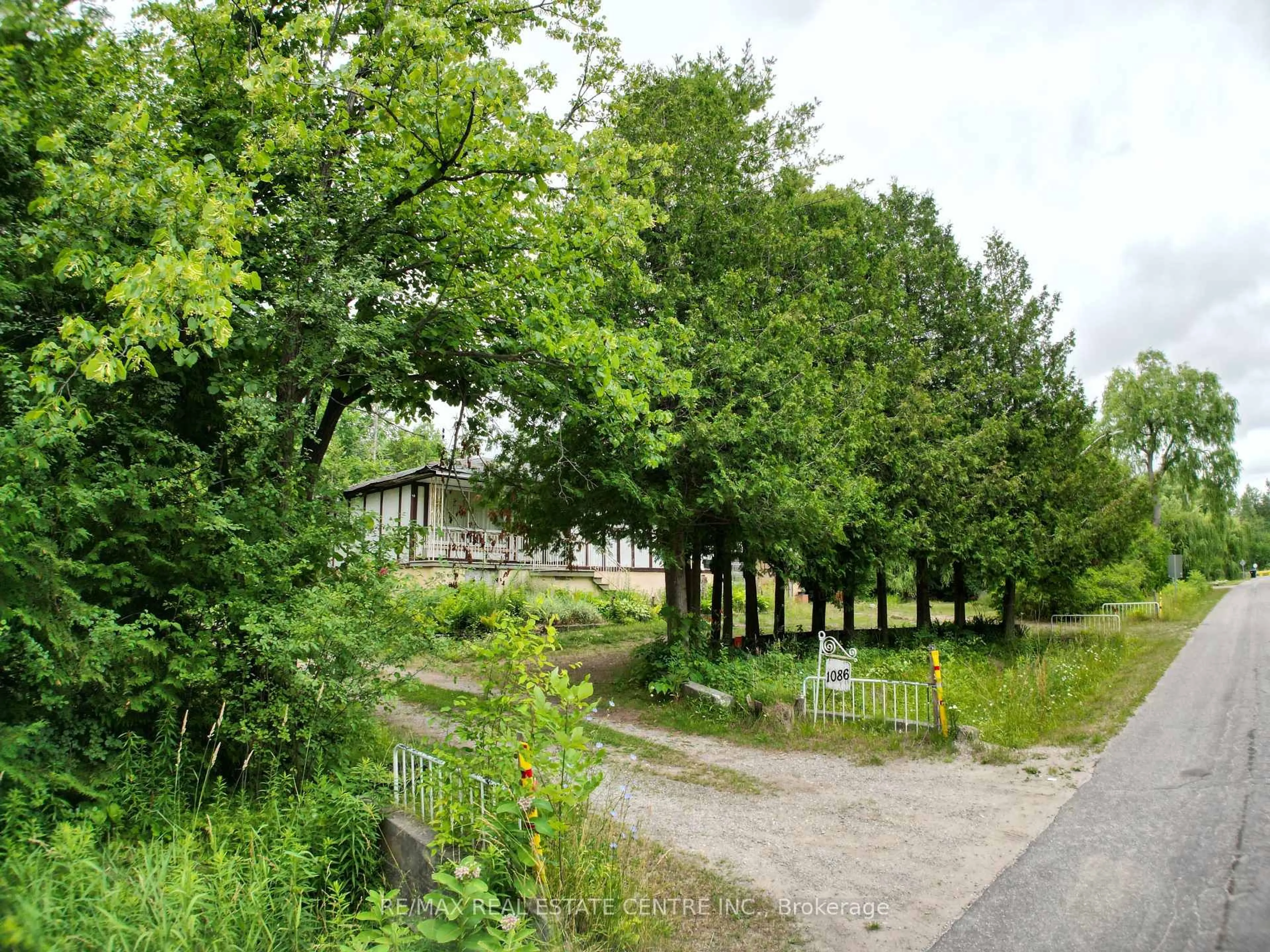 A pic from outside/outdoor area/front of a property/back of a property/a pic from drone, forest/trees view for 1086 Corner Ave, Innisfil Ontario L0L 1W0