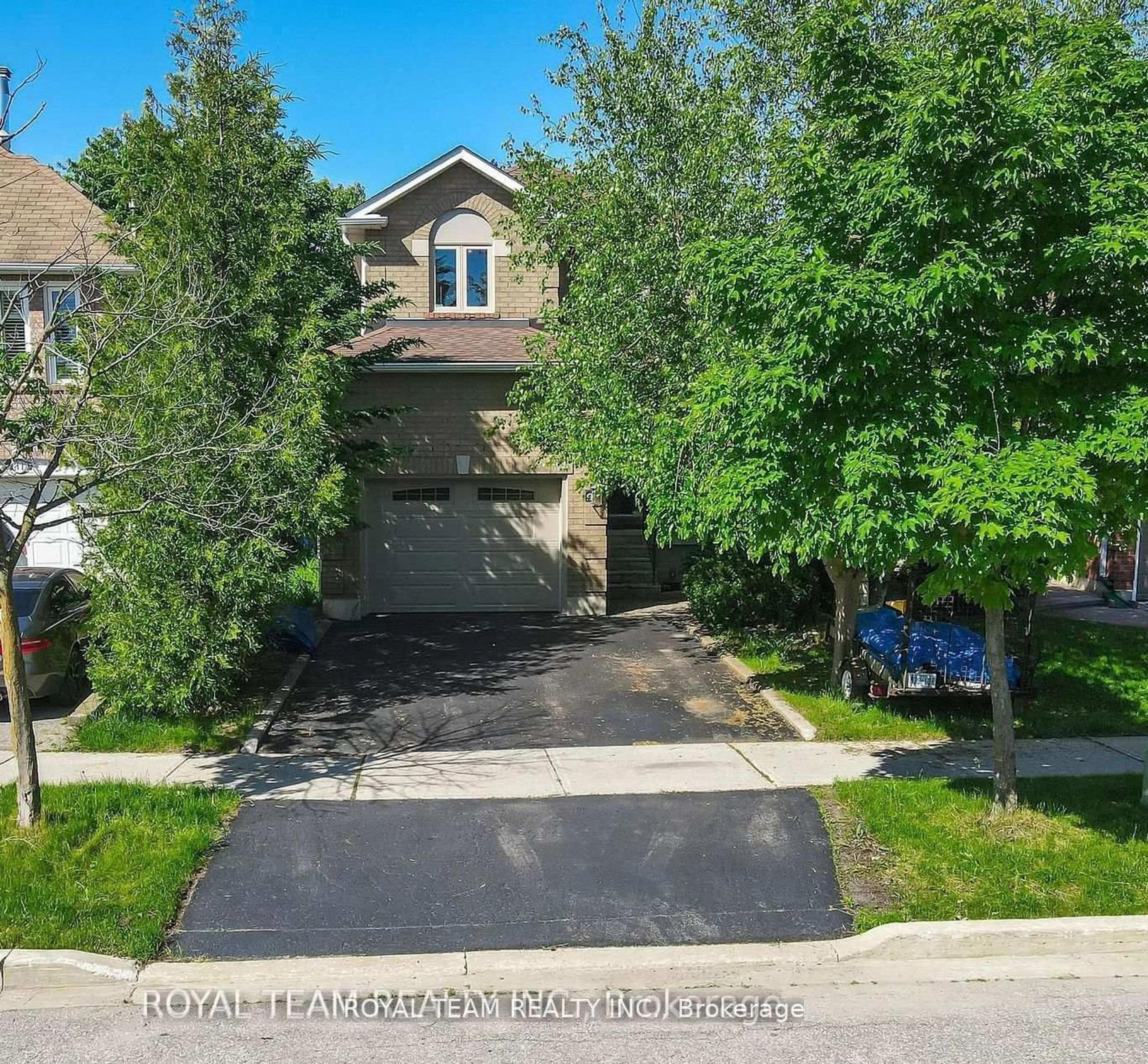 A pic from outside/outdoor area/front of a property/back of a property/a pic from drone, street for 9 Springer Dr, Richmond Hill Ontario L4C 0E9