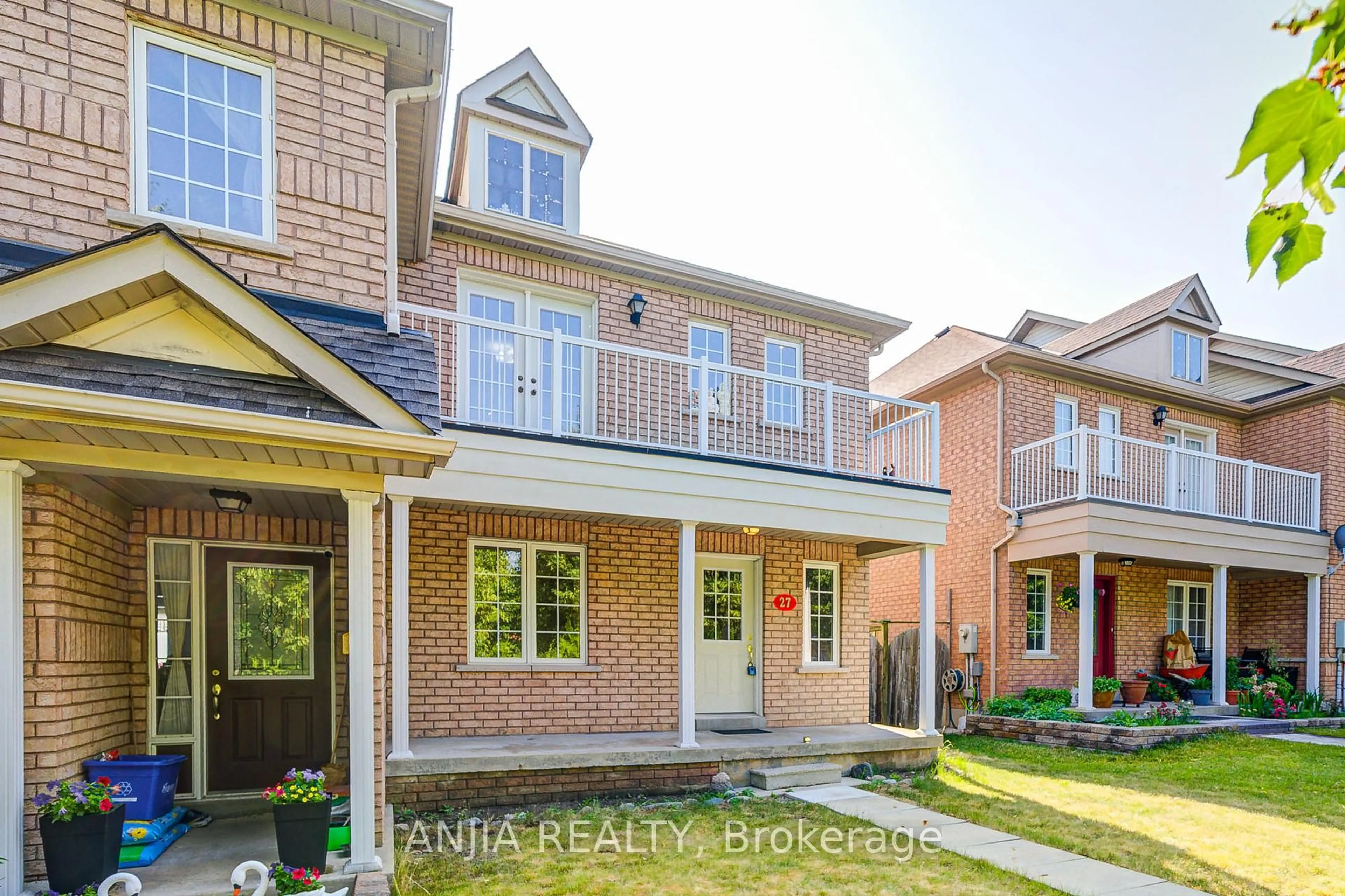 Home with brick exterior material, street for 27 Piera Gdns, Markham Ontario L3R 5G8
