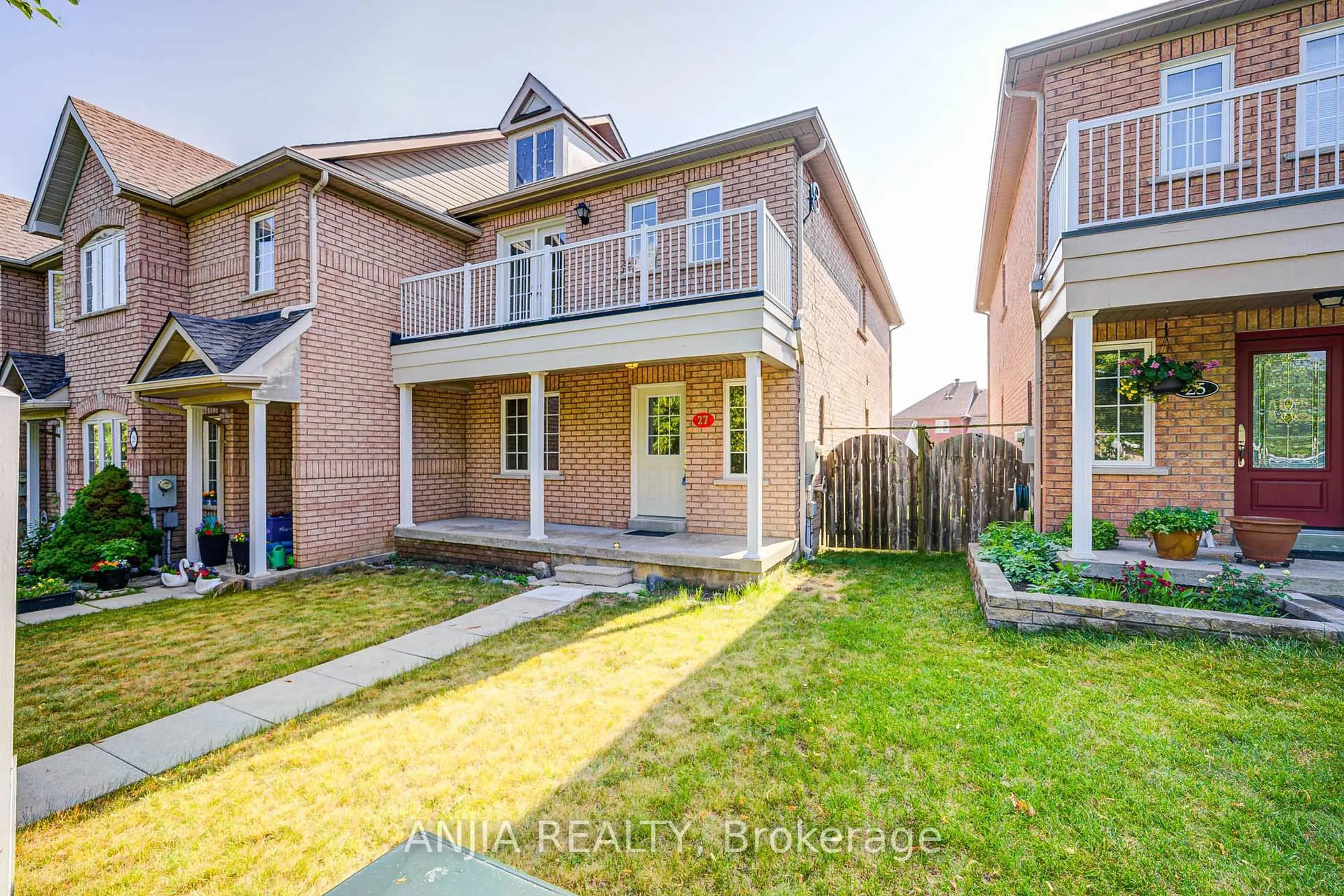 Home with brick exterior material, street for 27 Piera Gdns, Markham Ontario L3R 5G8