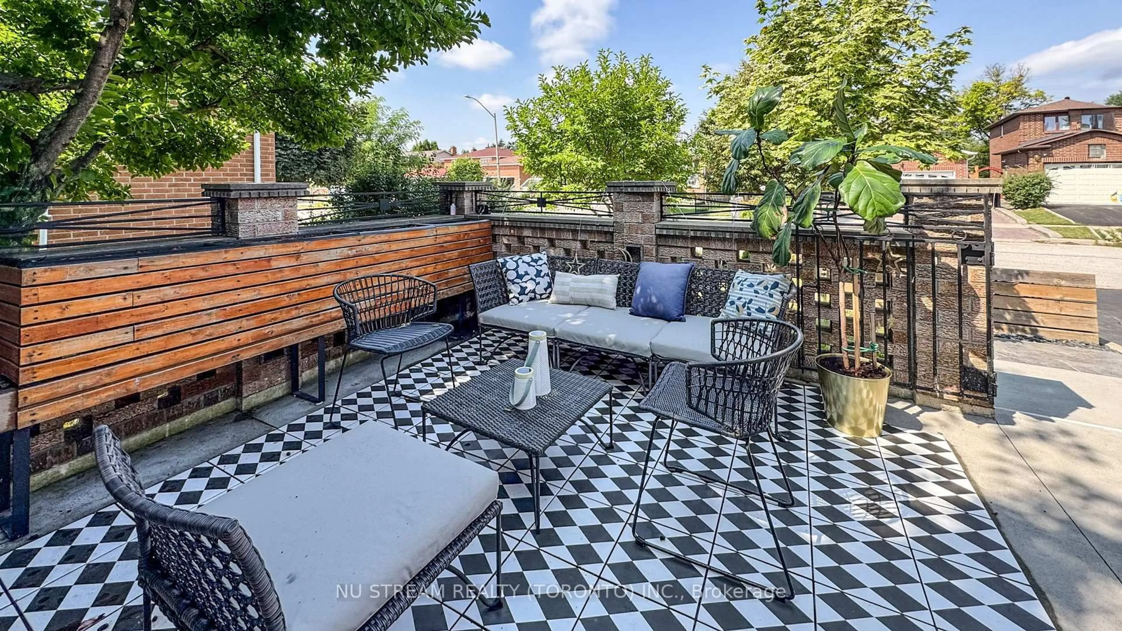 Patio, street for 43 Brandy Cres, Vaughan Ontario L4L 3C5