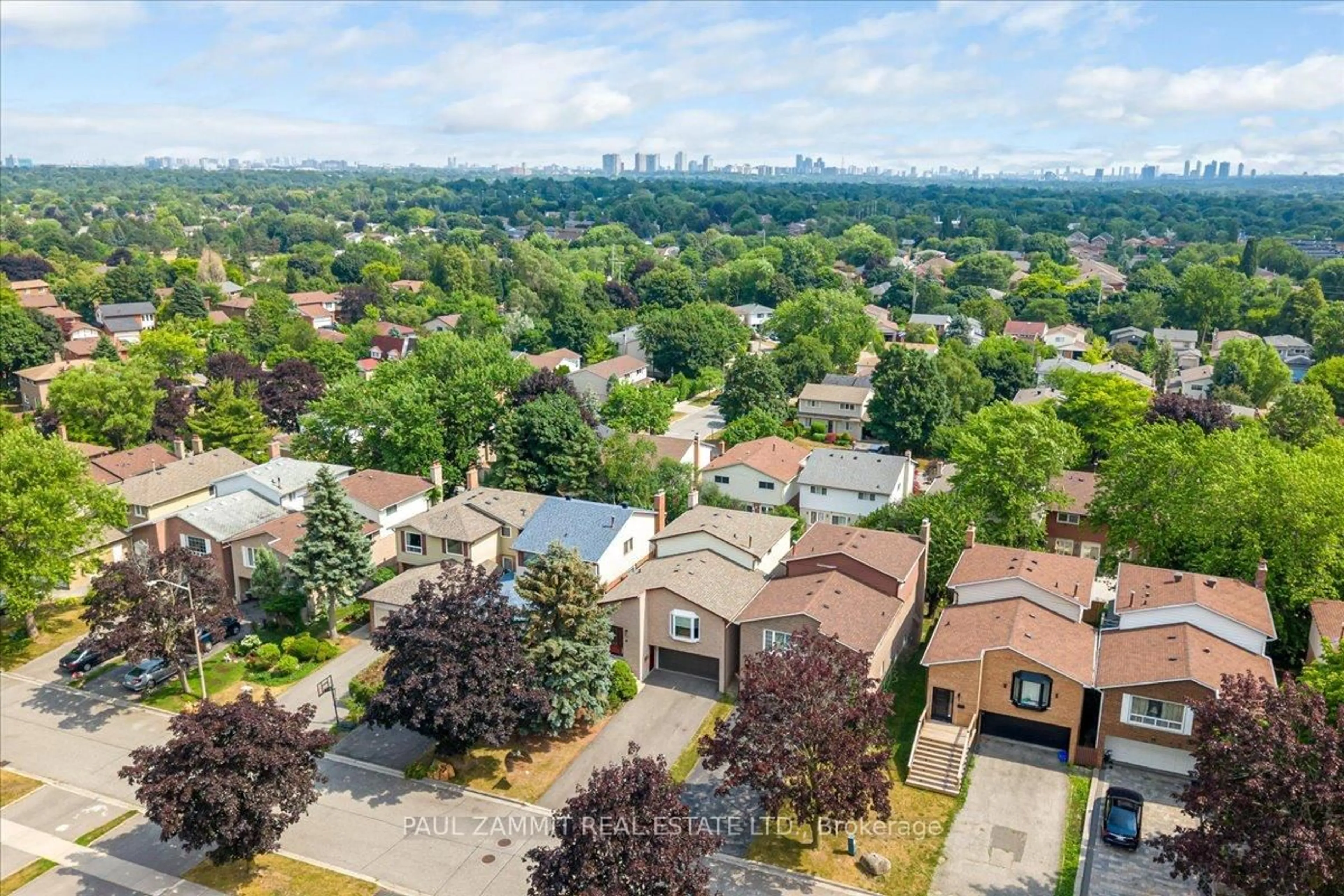 A pic from outside/outdoor area/front of a property/back of a property/a pic from drone, city buildings view from balcony for 25 Hoover Dr, Markham Ontario L3T 5M6