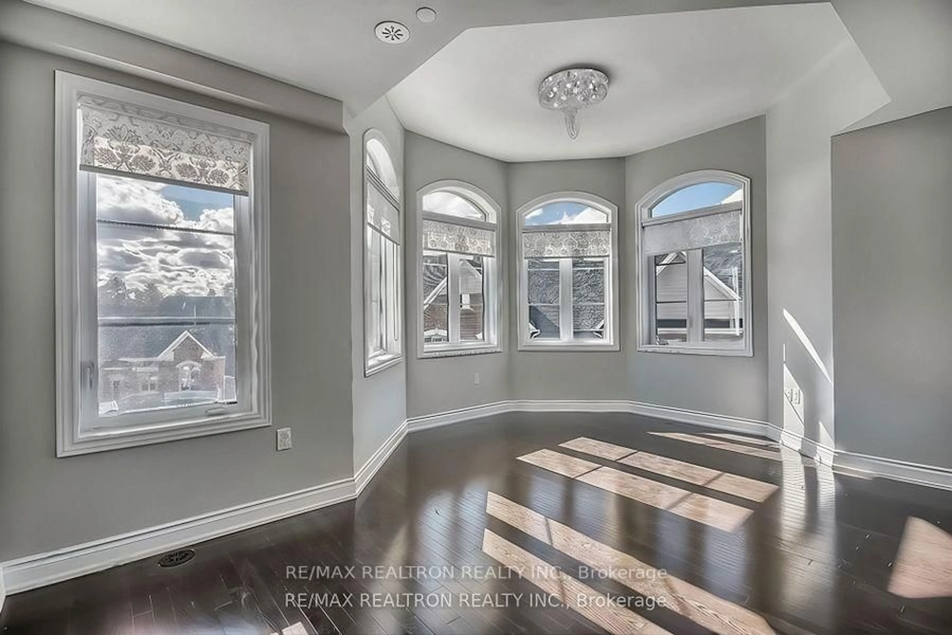 Indoor entryway for 1331 Major Mackenzie Dr #25, Vaughan Ontario L6A 4W4