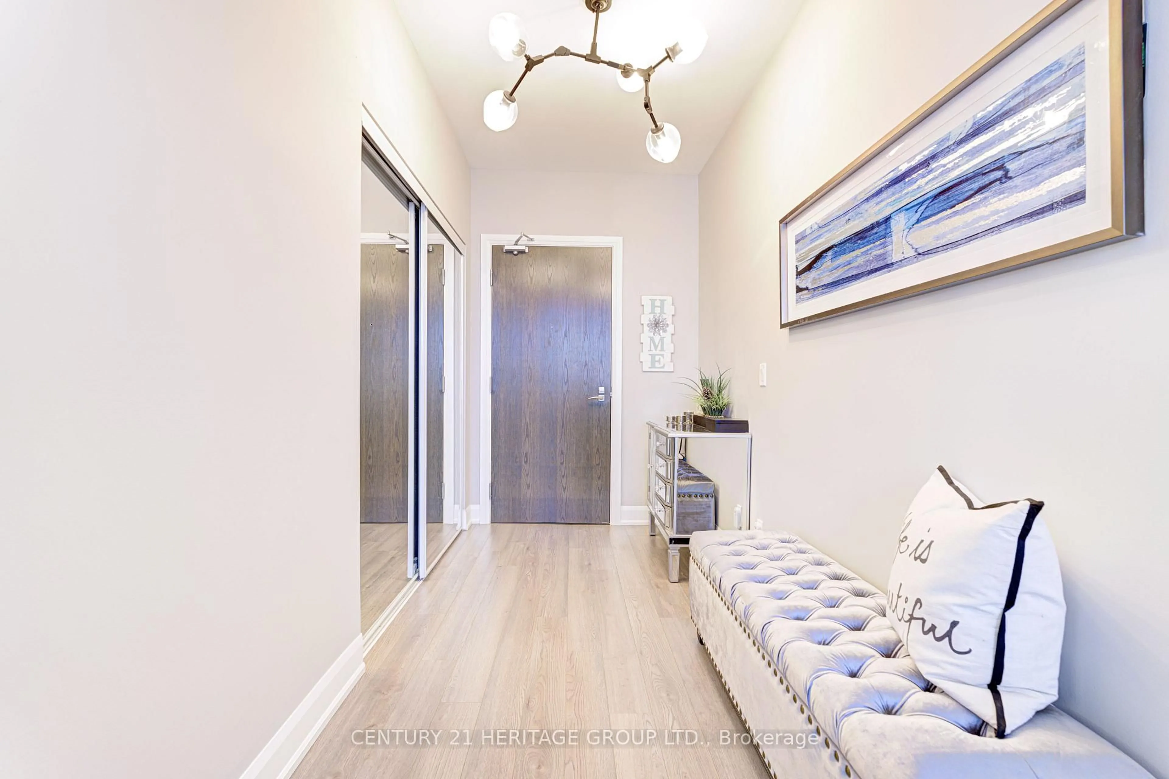 Indoor entryway for 2910 Highway 7 Rd #313, Vaughan Ontario L4K 0H8