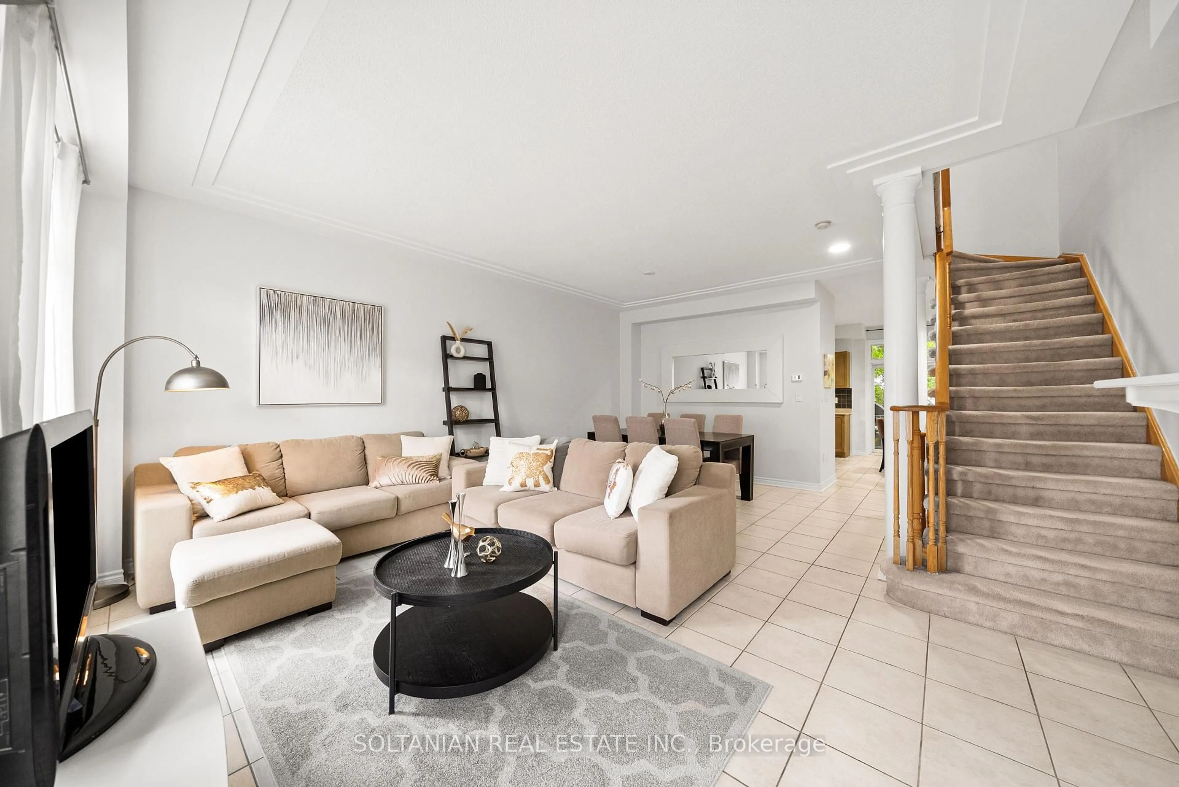Living room with furniture, unknown for 10 Post Oak Dr #36, Richmond Hill Ontario L4E 4H7