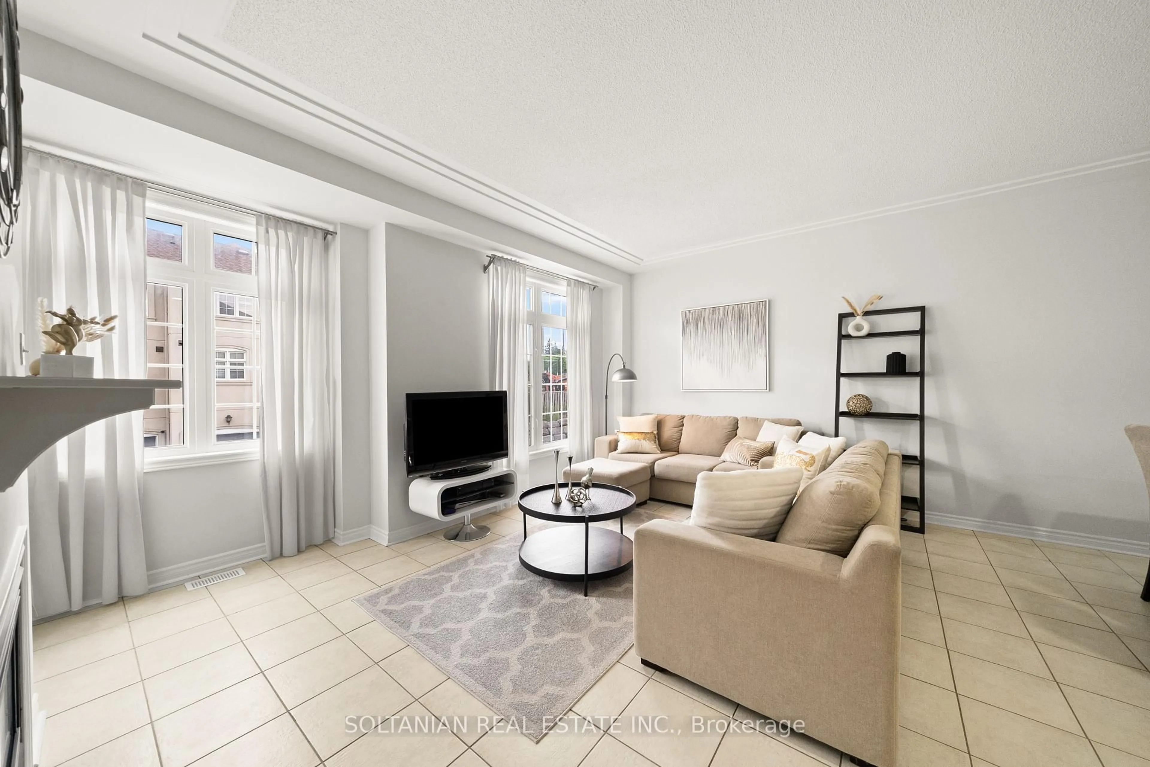 Living room with furniture, unknown for 10 Post Oak Dr #36, Richmond Hill Ontario L4E 4H7