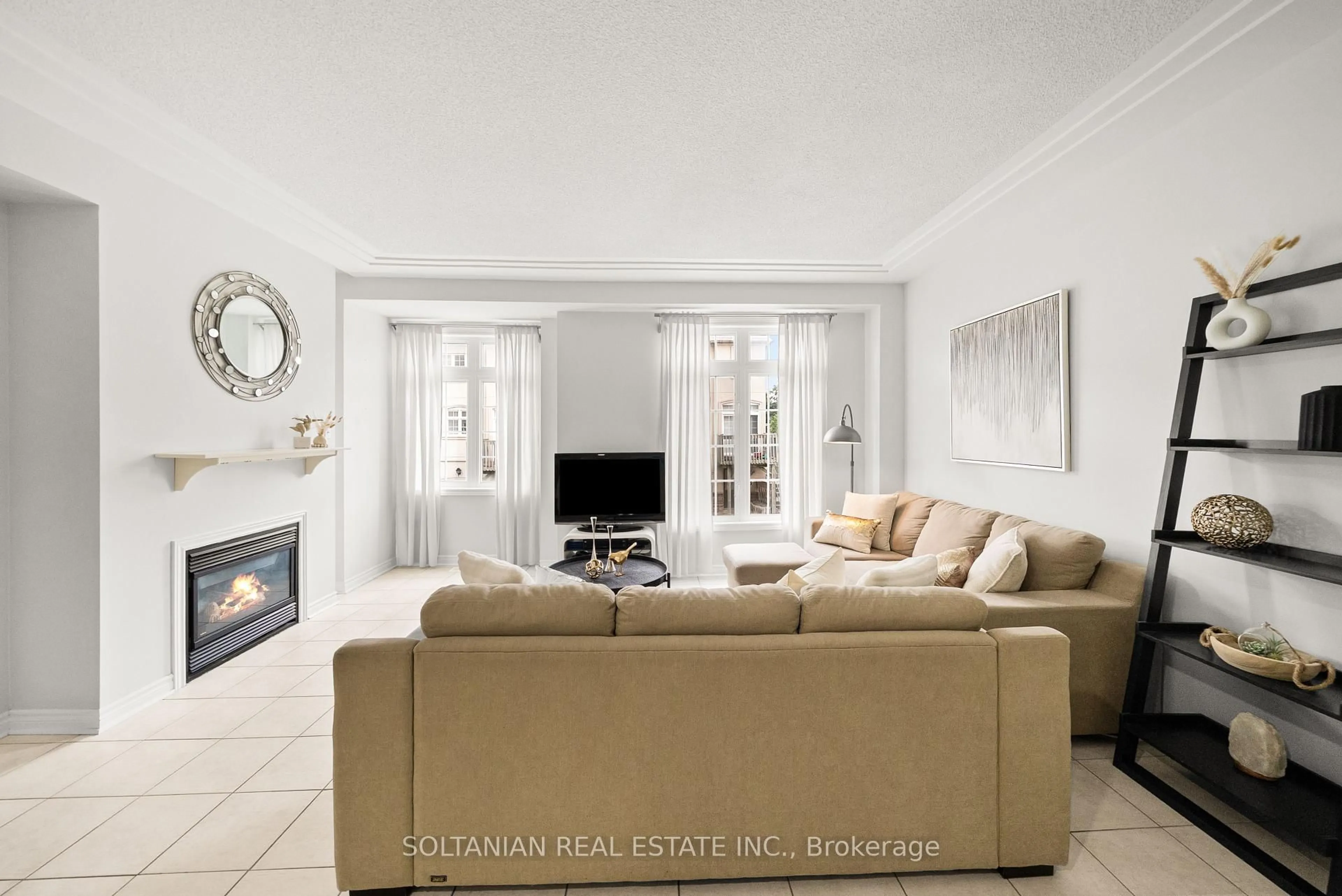 Living room with furniture, ceramic/tile floor for 10 Post Oak Dr #36, Richmond Hill Ontario L4E 4H7