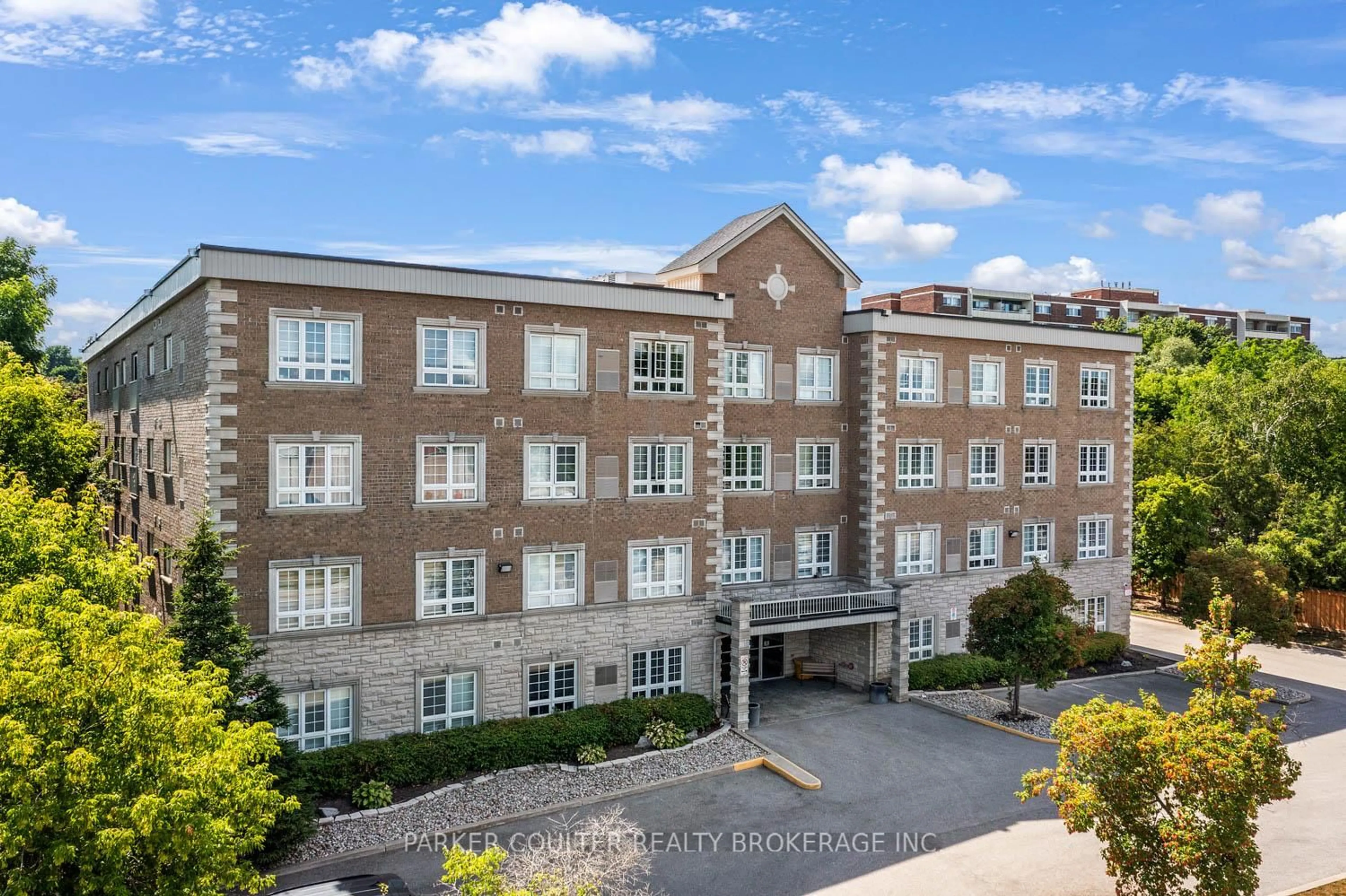 A pic from outside/outdoor area/front of a property/back of a property/a pic from drone, building for 112 Simcoe Rd #301, Bradford West Gwillimbury Ontario L3Z 1Y2
