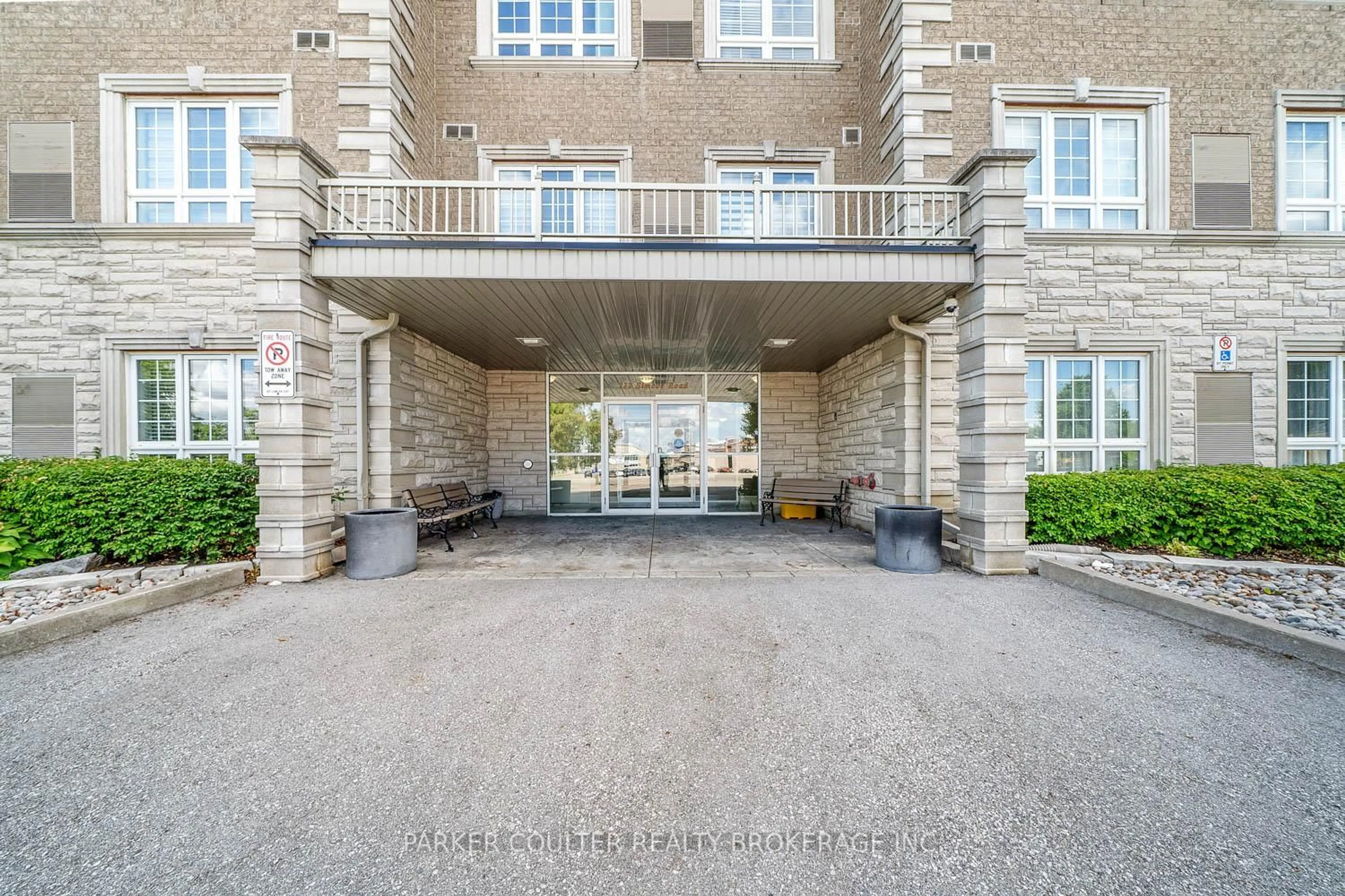 Indoor foyer for 112 Simcoe Rd #301, Bradford West Gwillimbury Ontario L3Z 1Y2