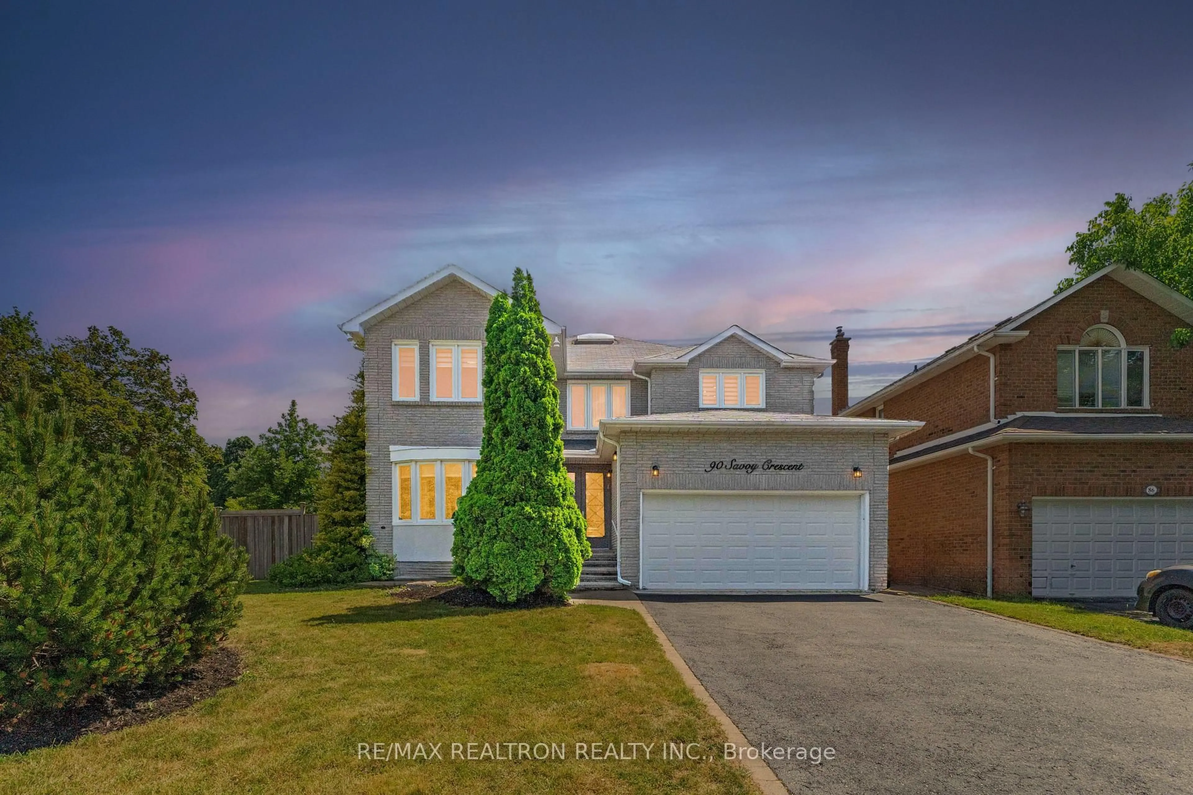 A pic from outside/outdoor area/front of a property/back of a property/a pic from drone, street for 90 Savoy Cres, Vaughan Ontario L4J 7W3