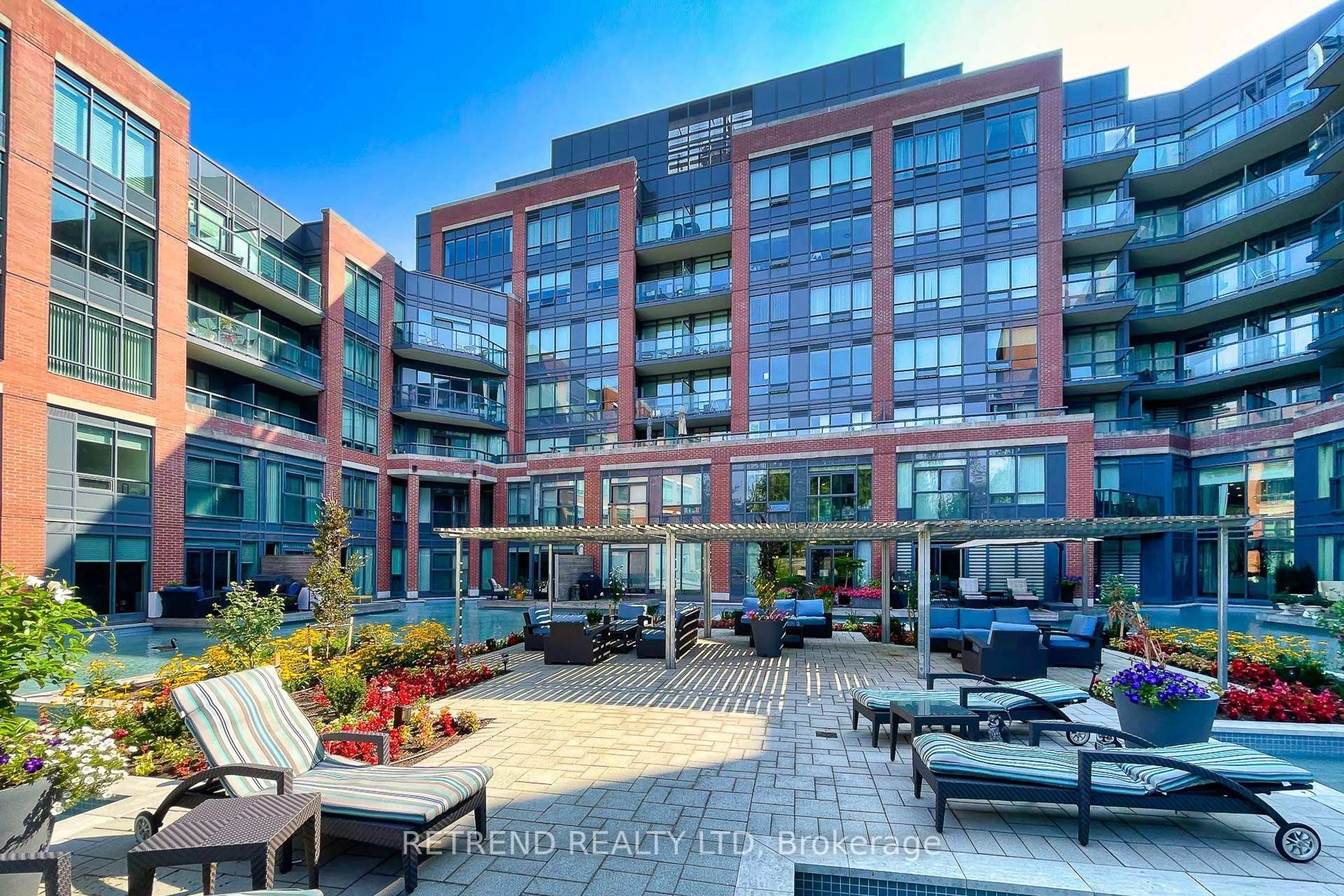 Patio, building for 7608 Yonge St #541, Vaughan Ontario L4J 0J5