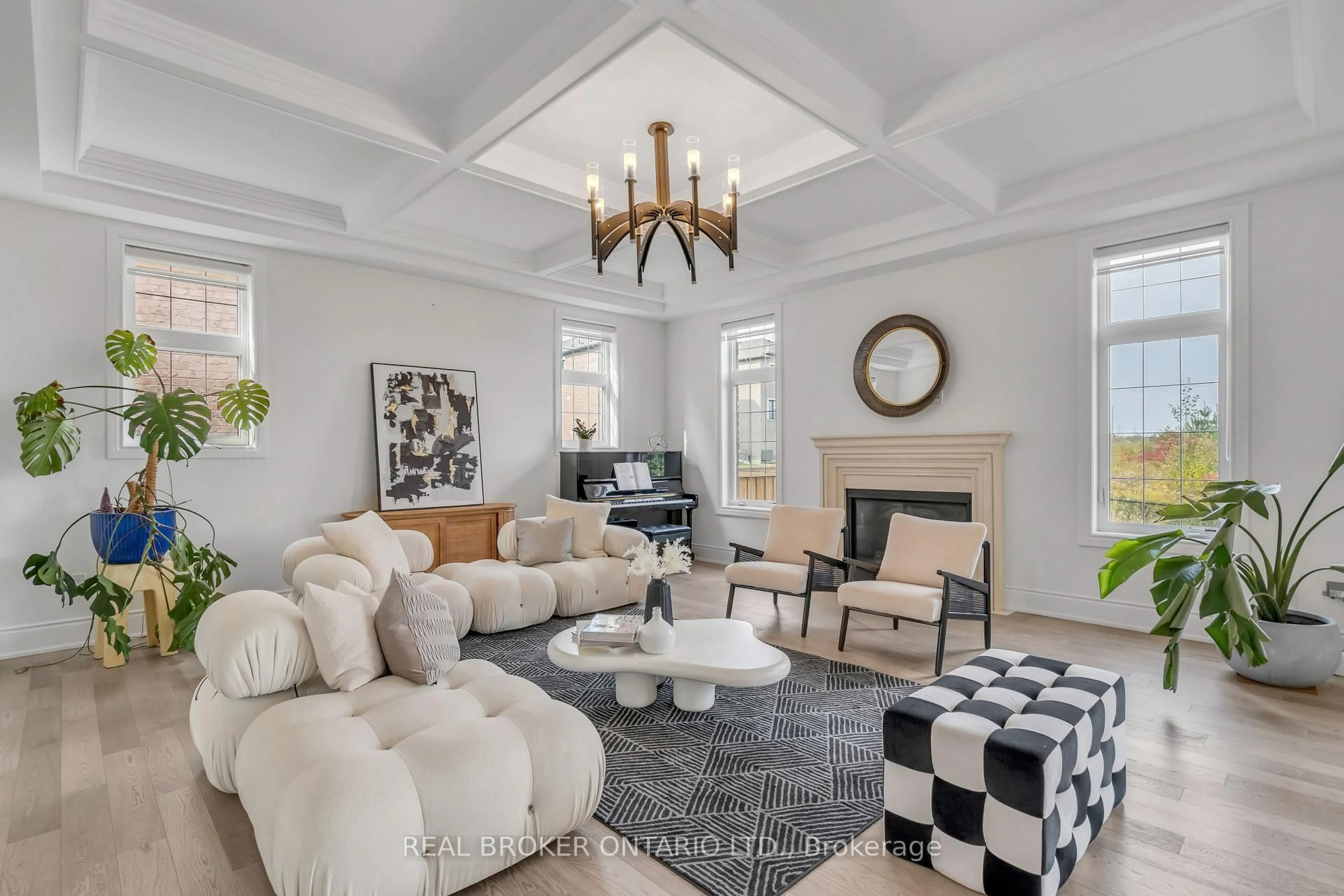 Living room with furniture, unknown for 18 Ridgepoint Rd, Vaughan Ontario L4H 4T4