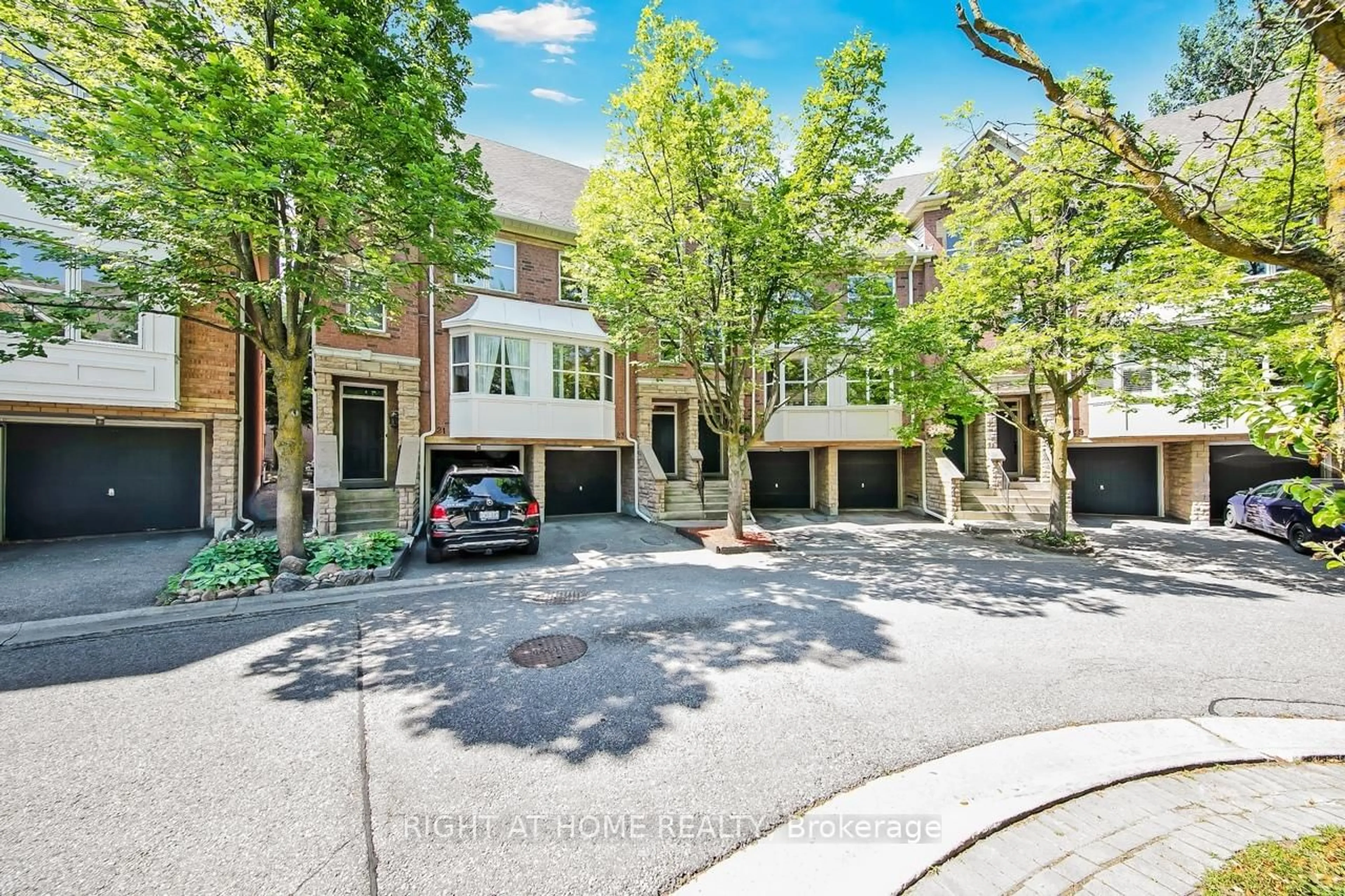 A pic from outside/outdoor area/front of a property/back of a property/a pic from drone, street for 23 Michael Way, Markham Ontario L3R 5G4