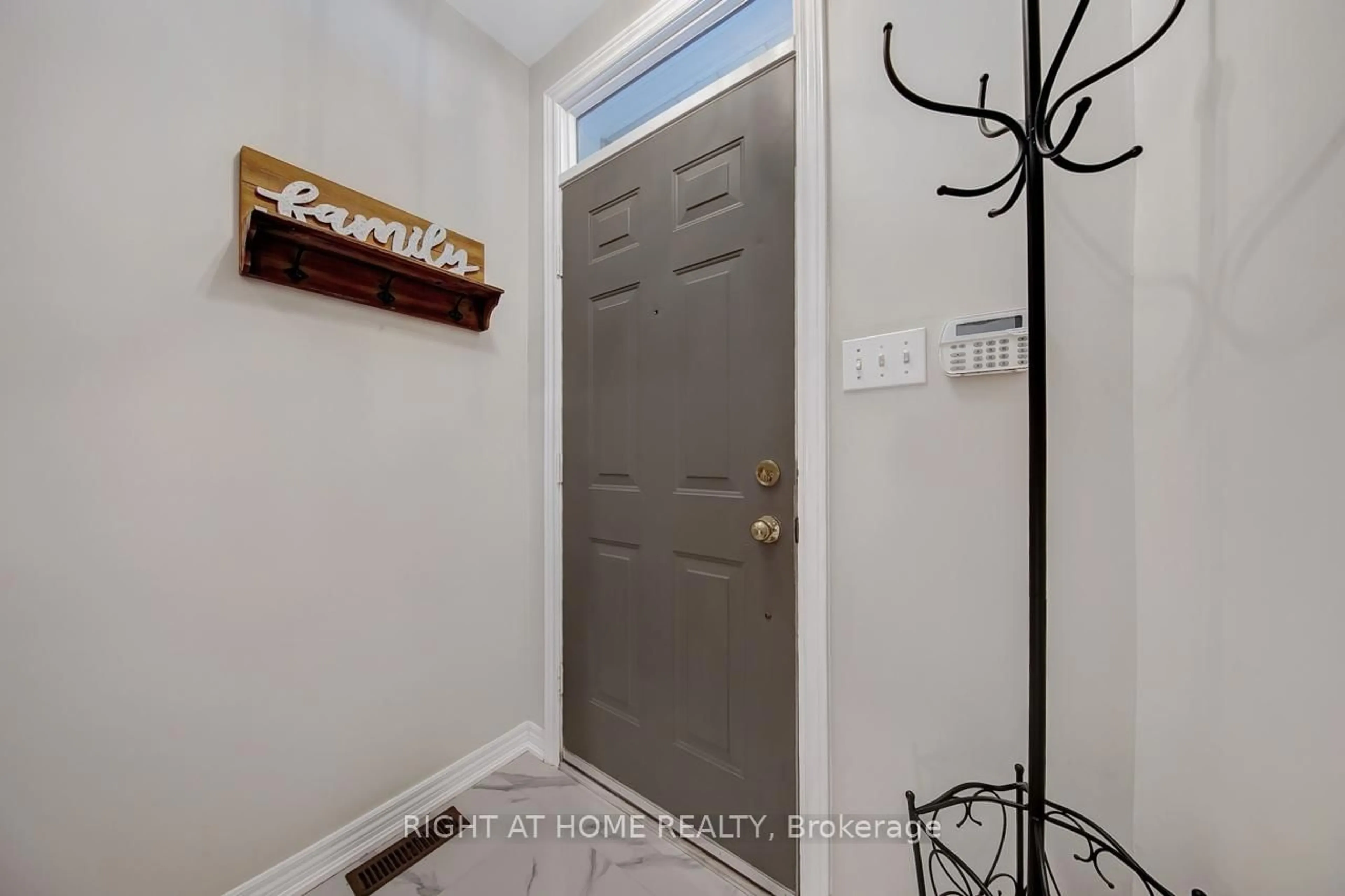 Indoor entryway for 23 Michael Way, Markham Ontario L3R 5G4