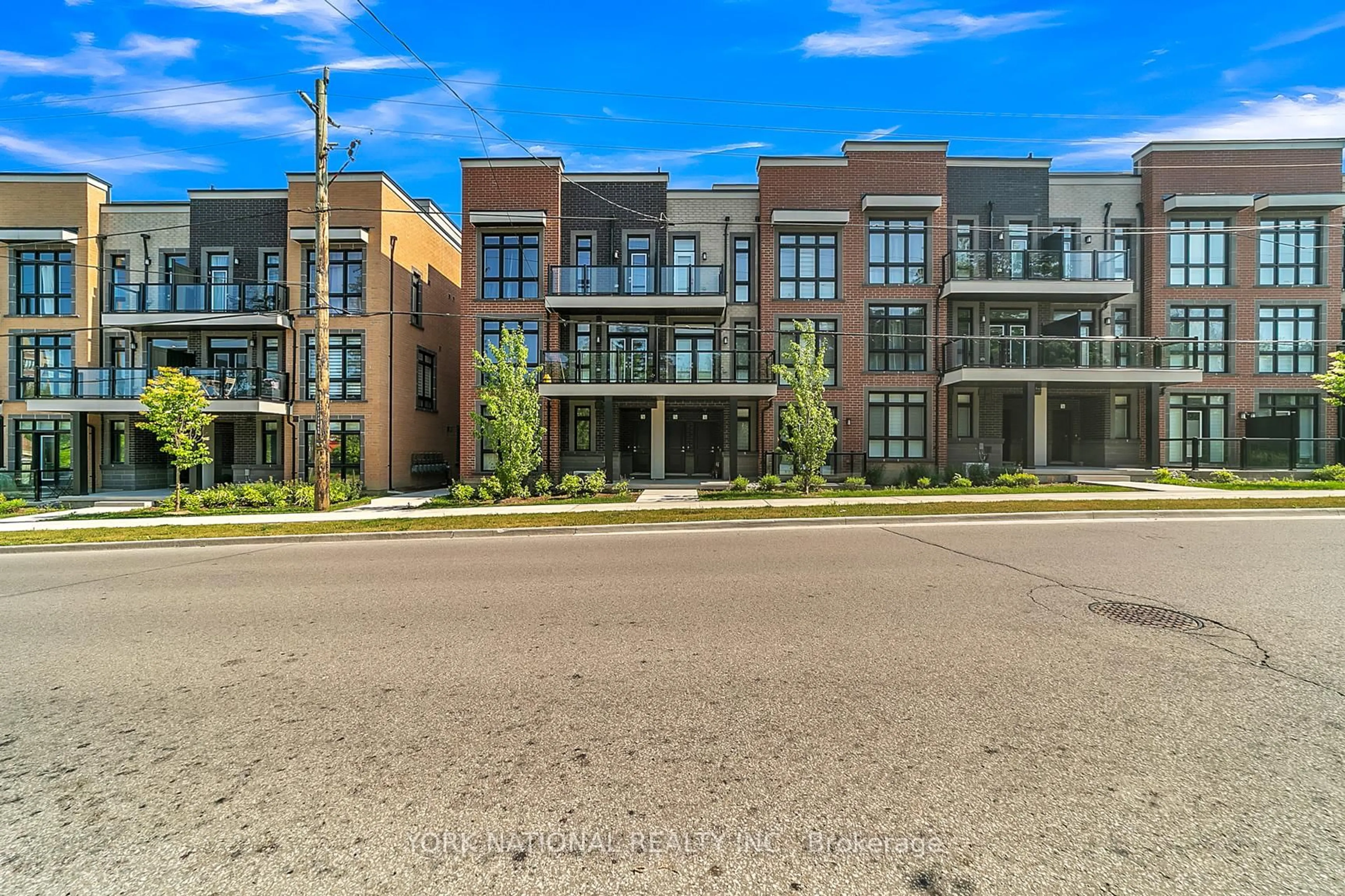 Unknown for 3 Bond Cres #10, Richmond Hill Ontario L4E 1J4
