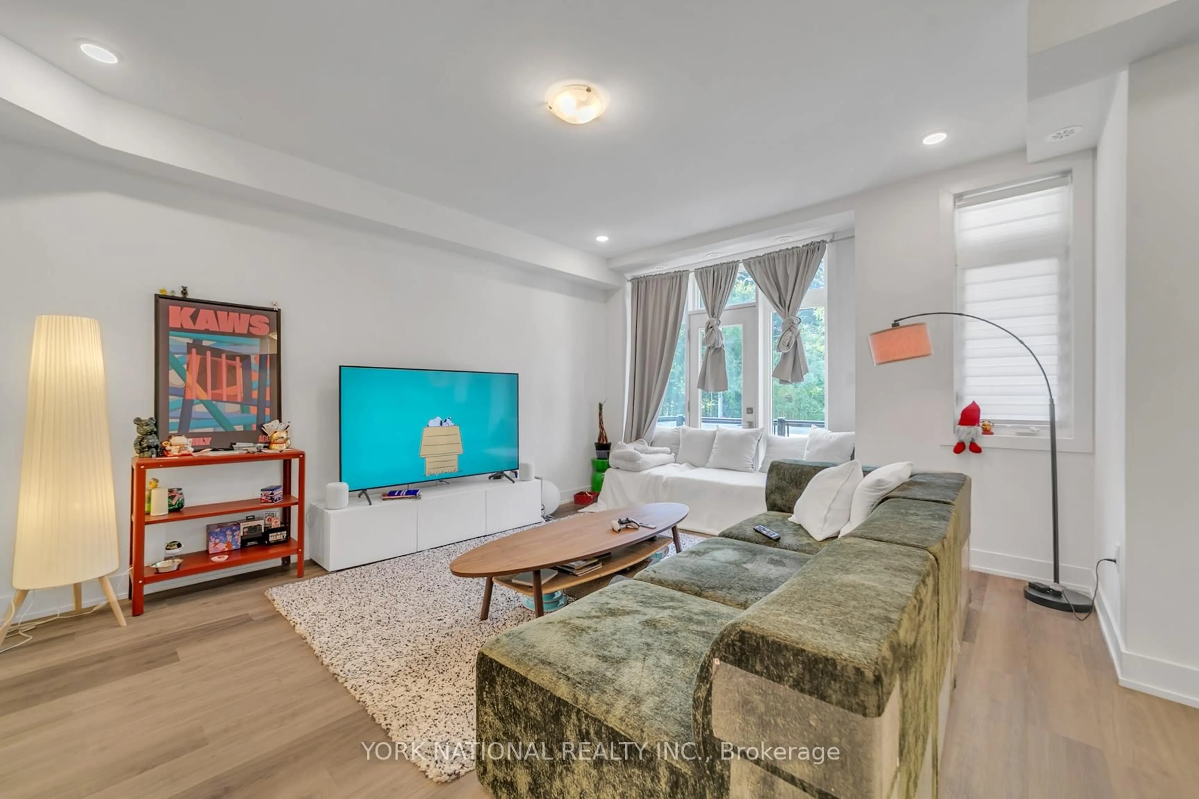 Living room with furniture, unknown for 3 Bond Cres #10, Richmond Hill Ontario L4E 1J4