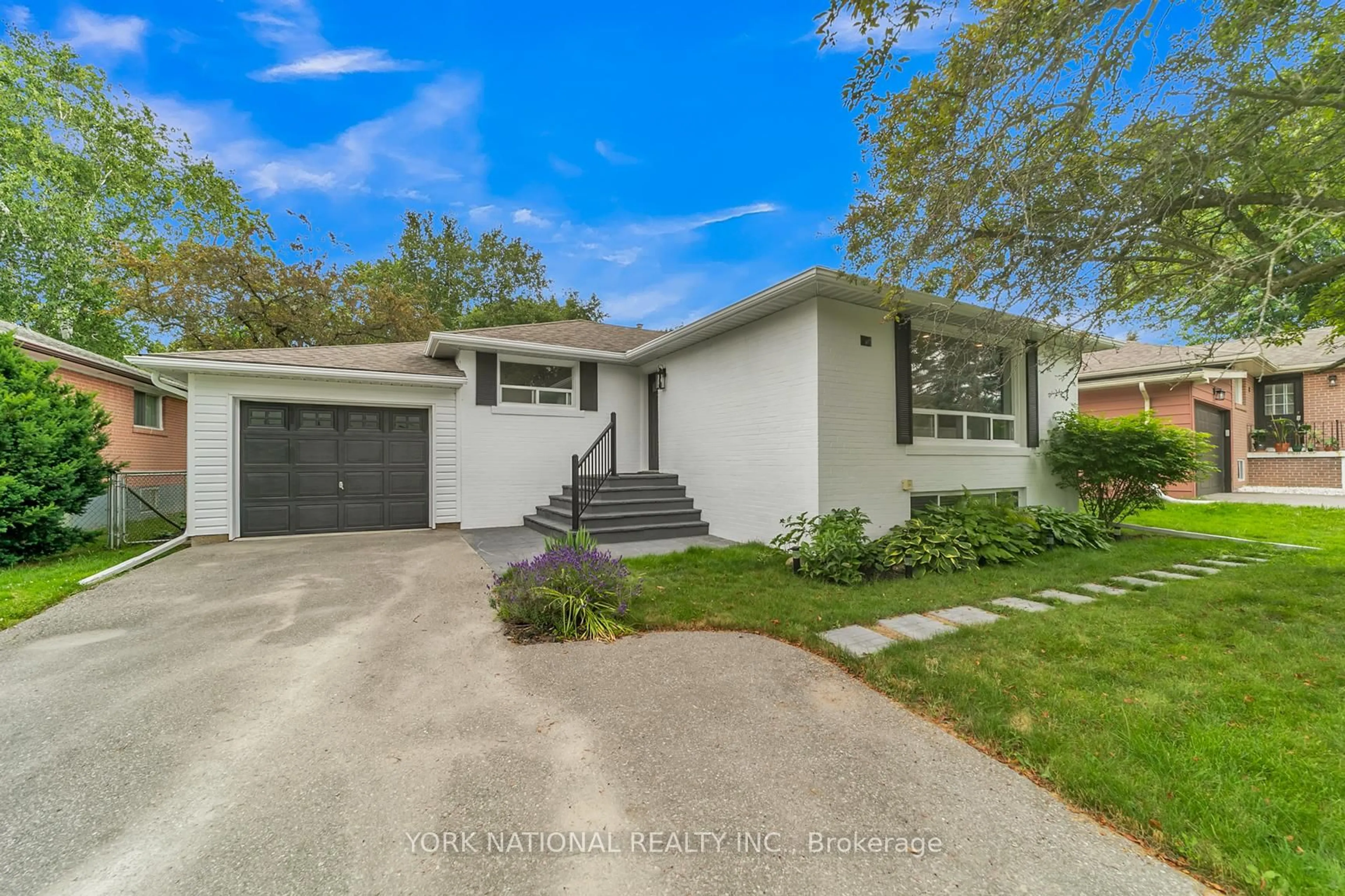 Unknown for 15 Kemano Rd, Aurora Ontario L4G 2Y2