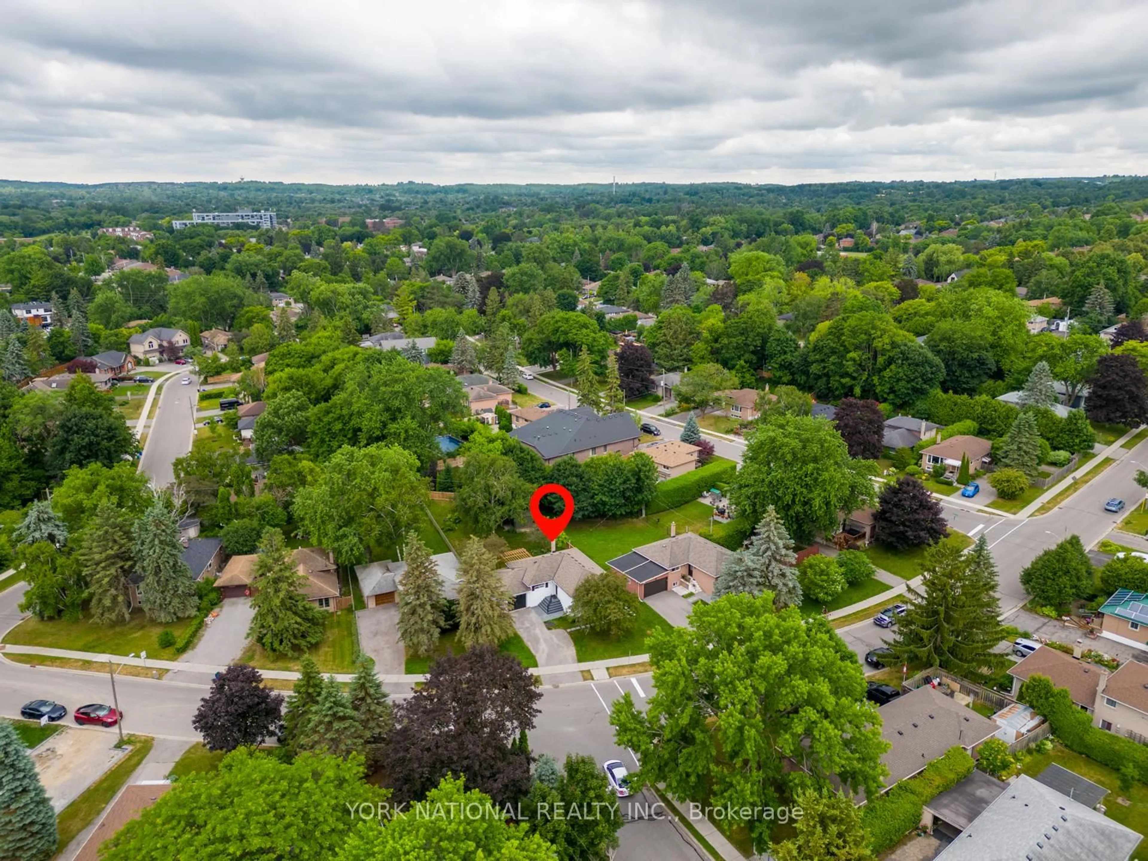 A pic from outside/outdoor area/front of a property/back of a property/a pic from drone, unknown for 15 Kemano Rd, Aurora Ontario L4G 2Y2