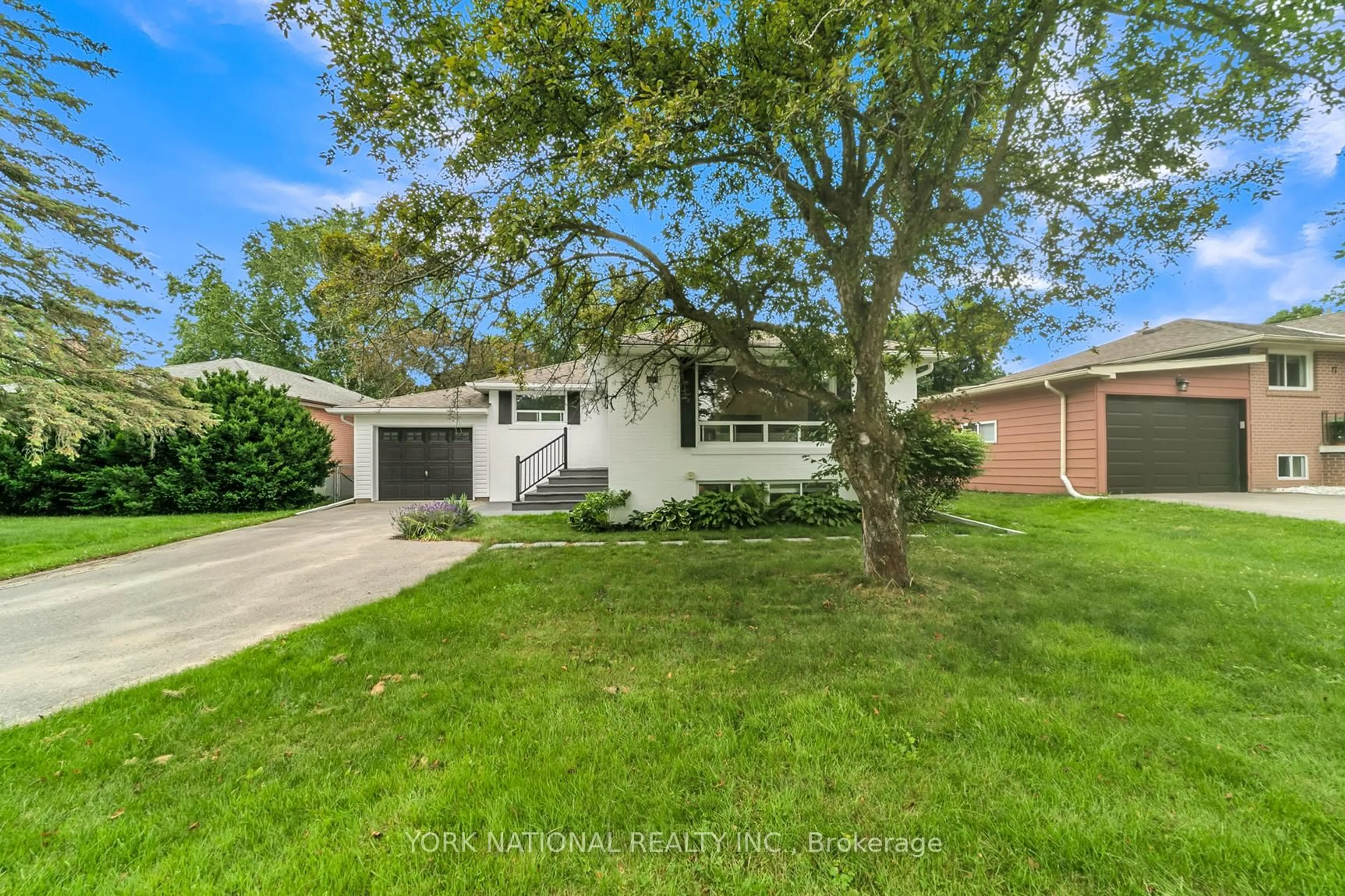 Unknown for 15 Kemano Rd, Aurora Ontario L4G 2Y2