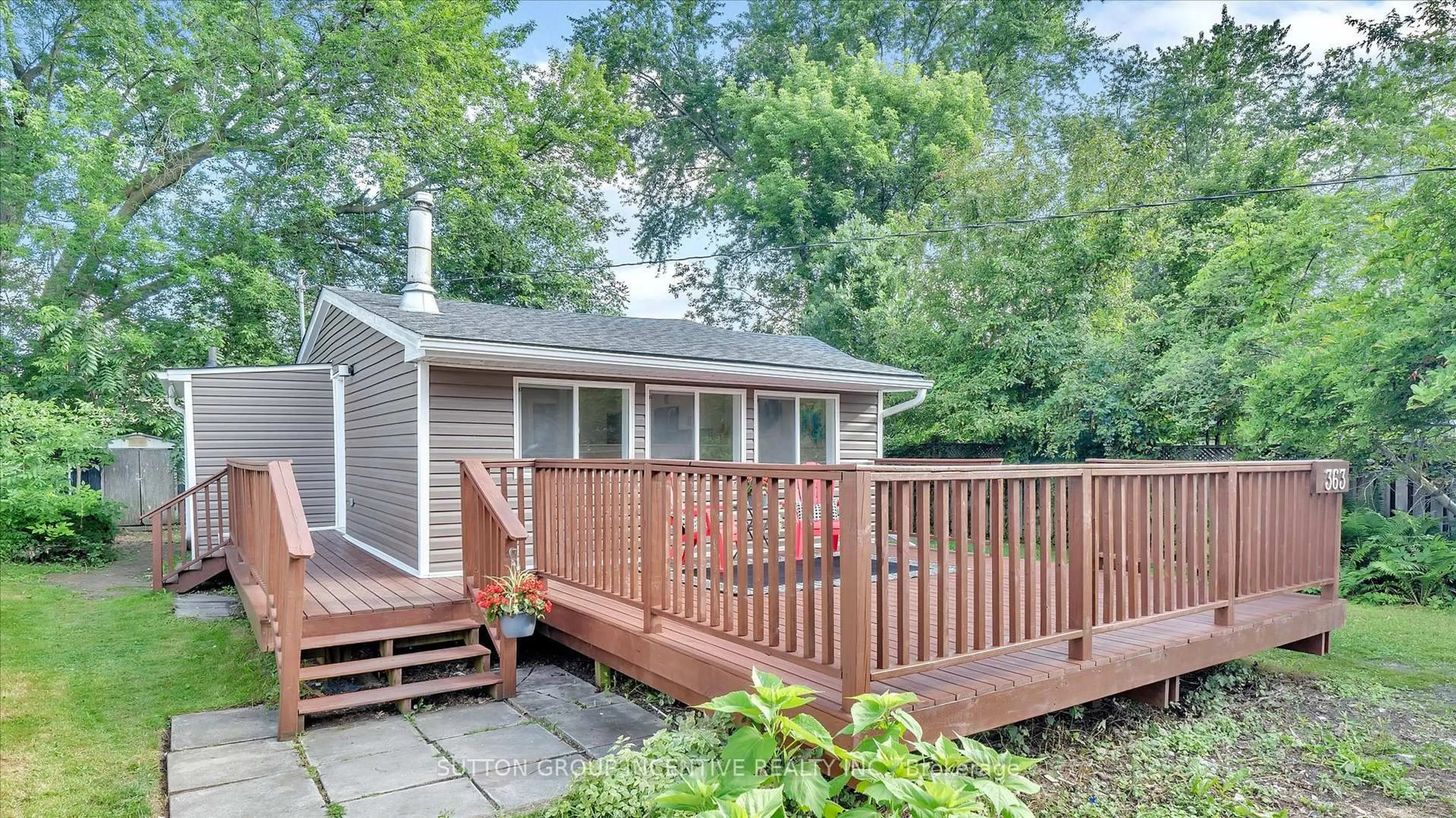 Patio, unknown for 363 Hollywood Dr, Georgina Ontario L4P 3A2