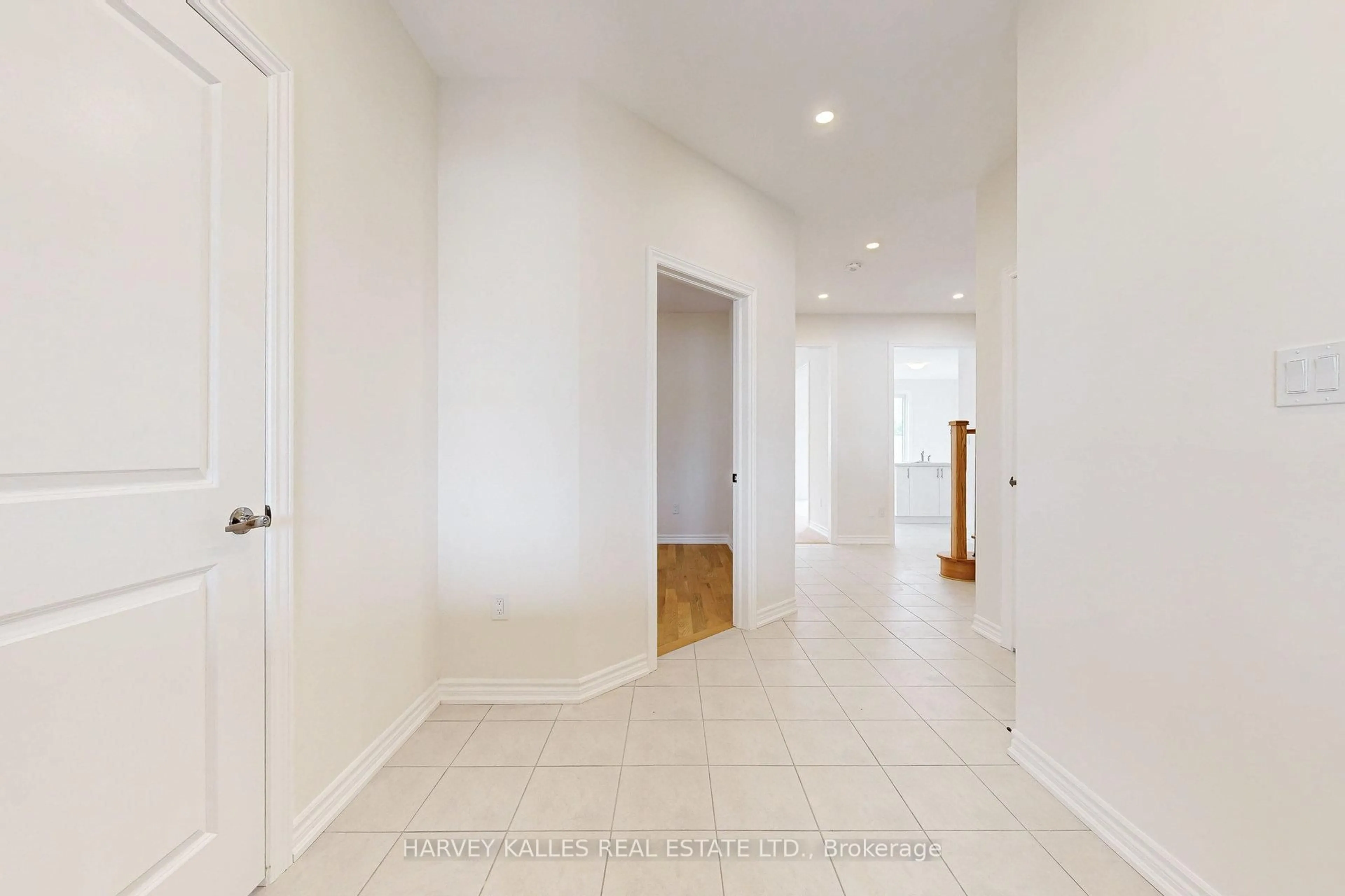 Indoor entryway for 53 Lawrence D. Pridham Ave, New Tecumseth Ontario L9R 0X2