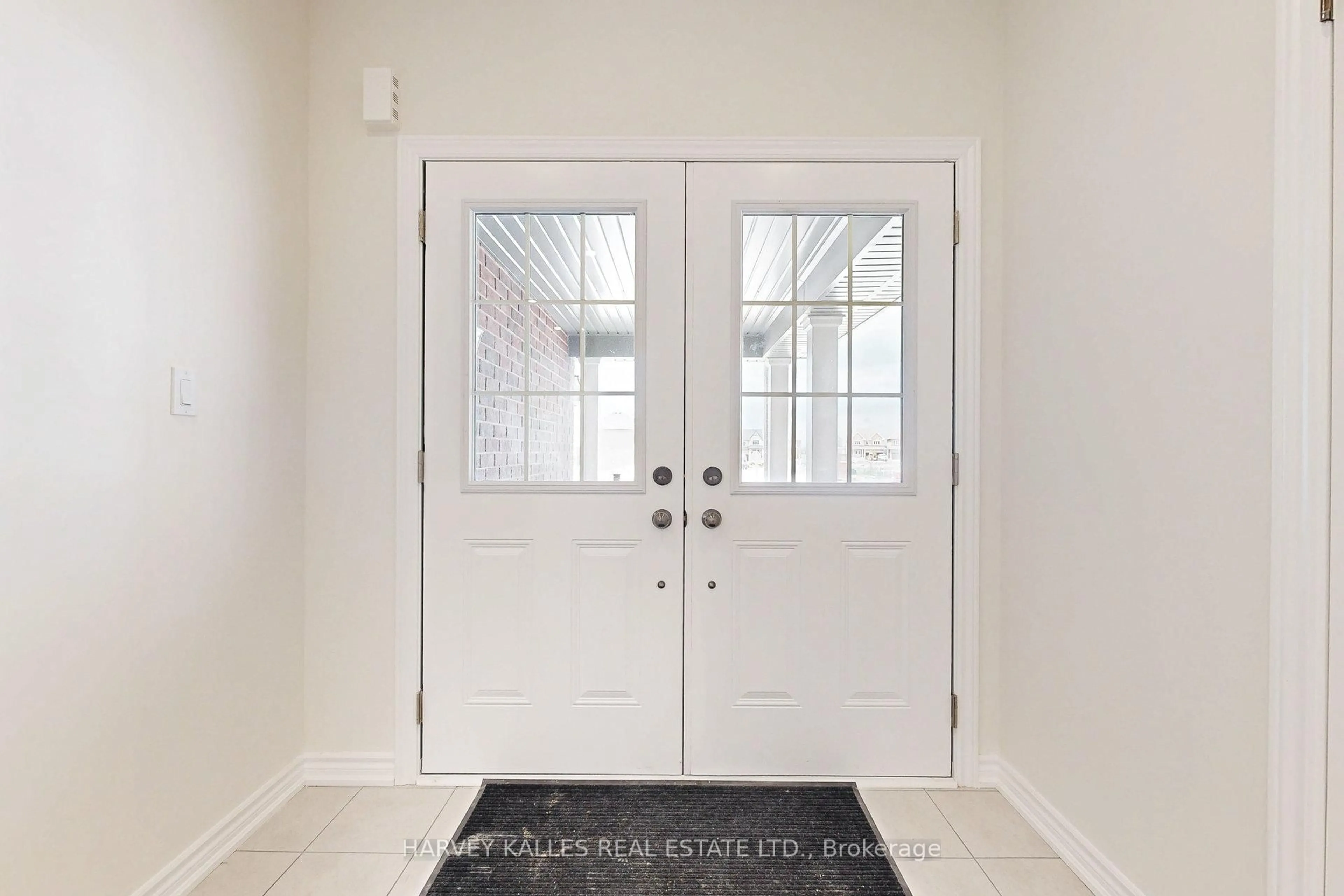 Indoor entryway for 53 Lawrence D. Pridham Ave, New Tecumseth Ontario L9R 0X2
