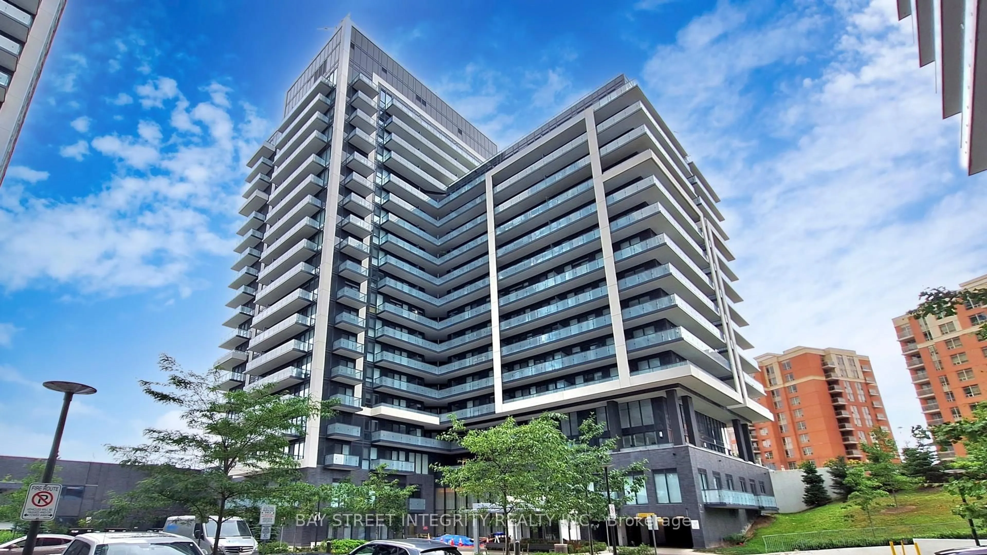 Indoor foyer for 85 Oneida Cres #809, Richmond Hill Ontario L4B 0H4