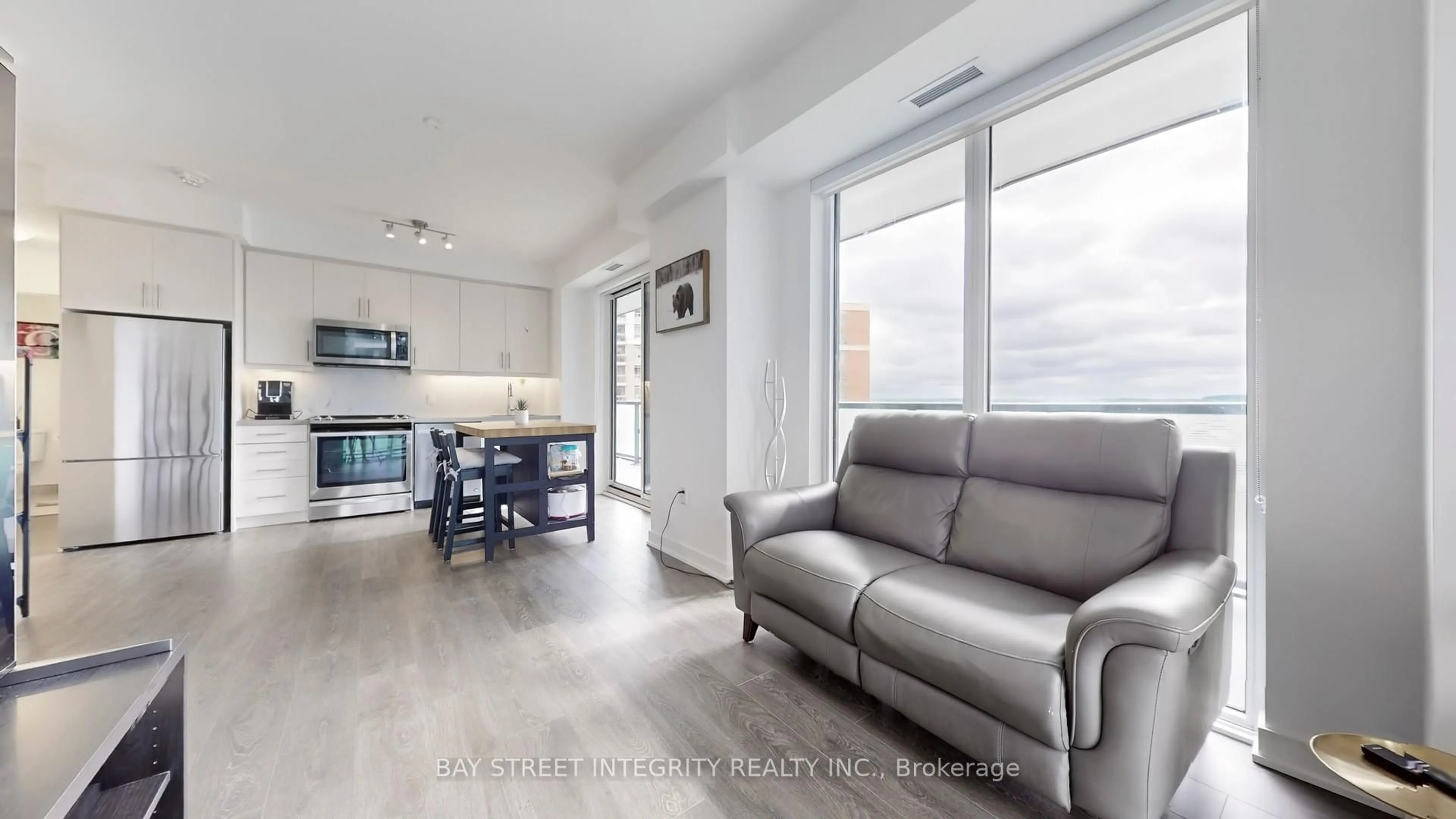 Living room with furniture, unknown for 85 Oneida Cres #809, Richmond Hill Ontario L4B 0H4