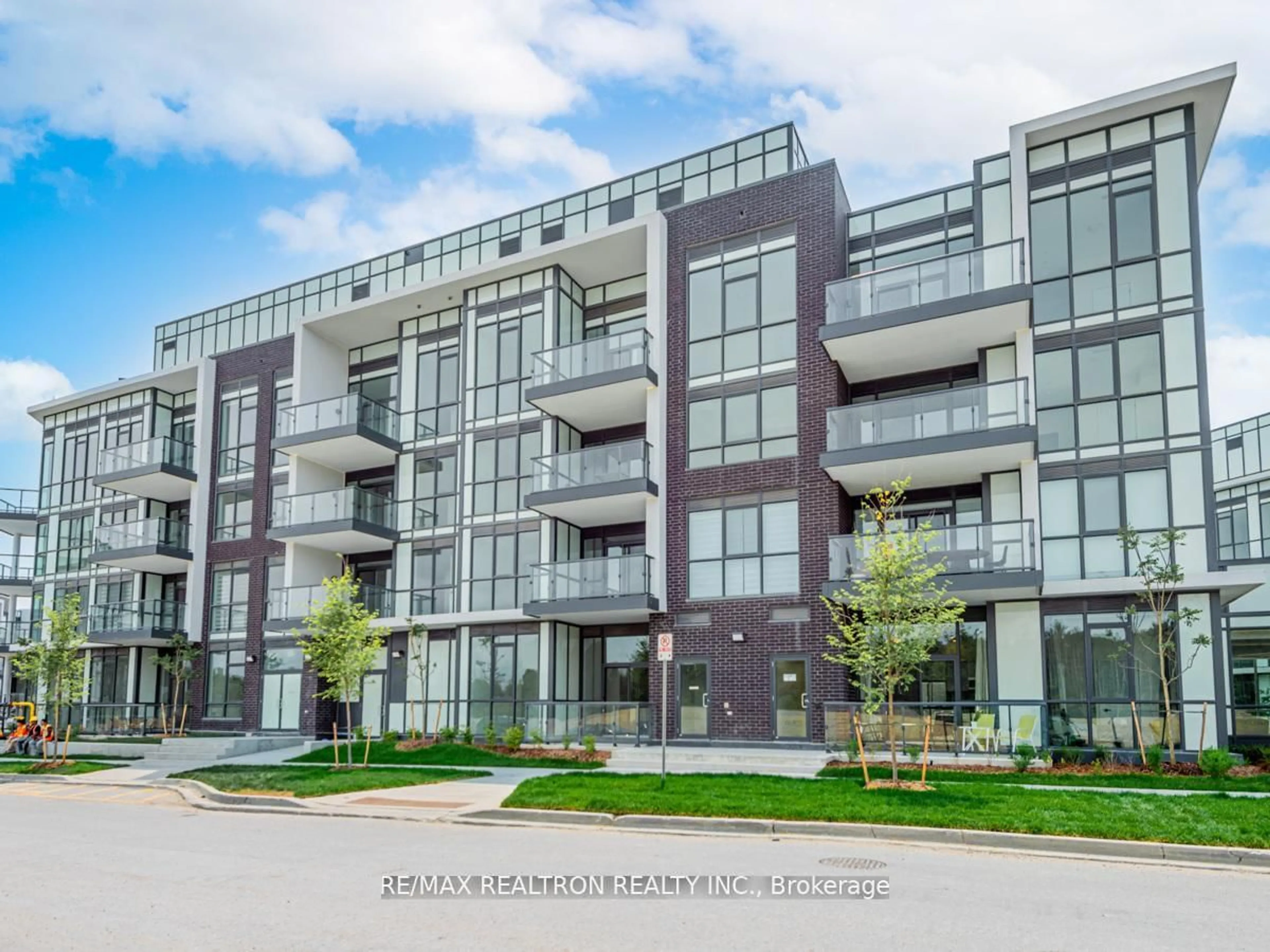 Patio, building for 415 Sea Ray Ave #225, Innisfil Ontario L9S 0N9