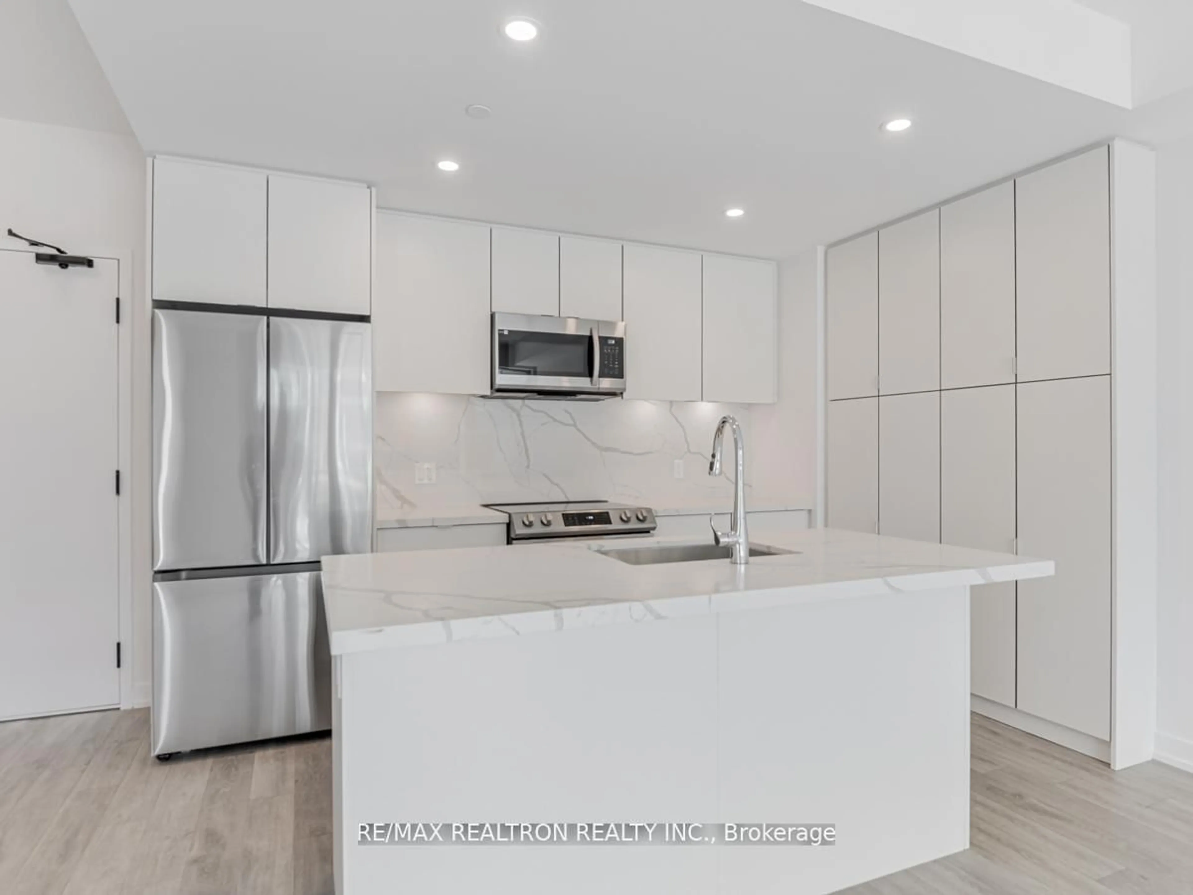 Open concept kitchen, ceramic/tile floor for 415 Sea Ray Ave #225, Innisfil Ontario L9S 0N9