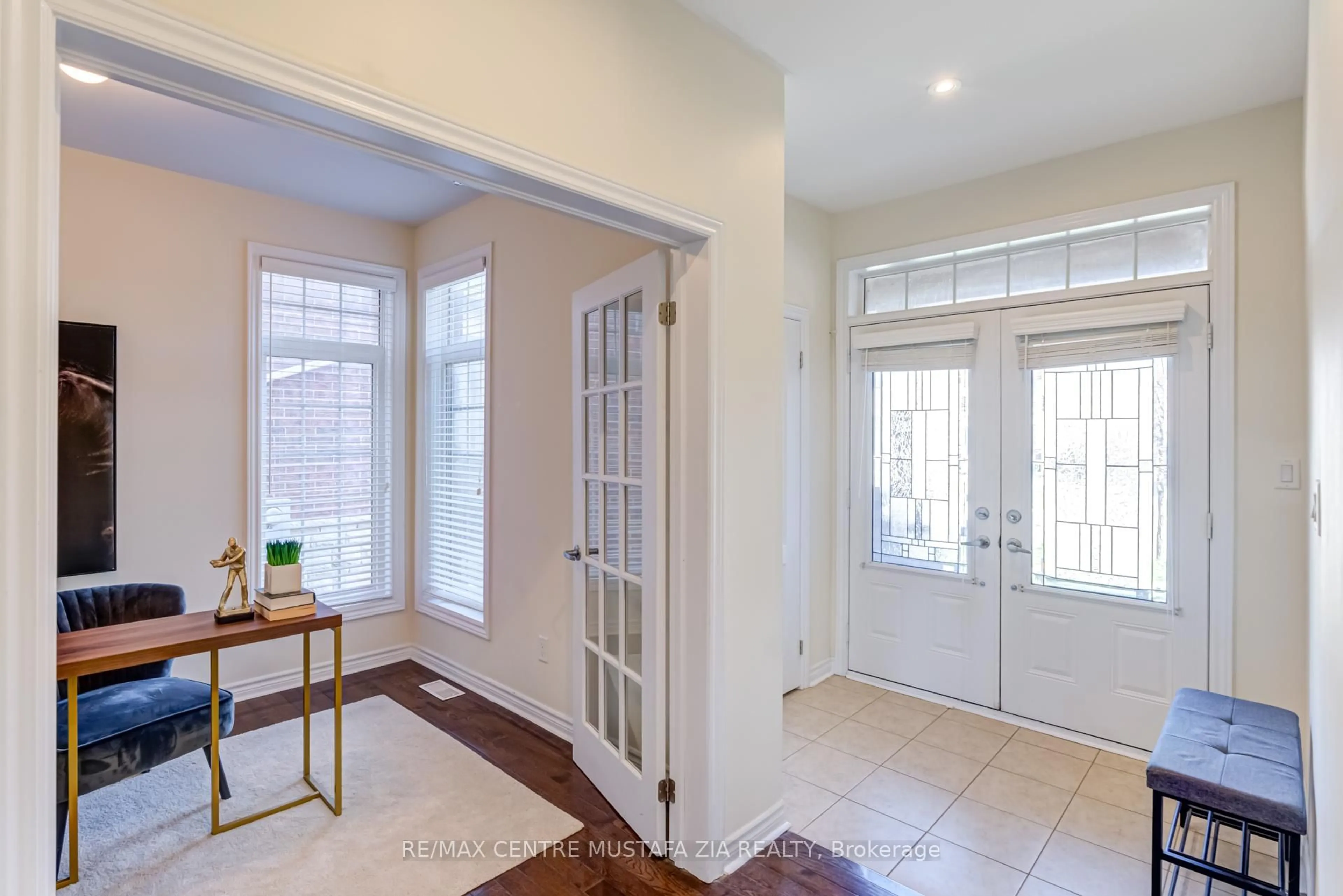 Indoor entryway for 28 Rossini Dr, Richmond Hill Ontario L4E 0R5