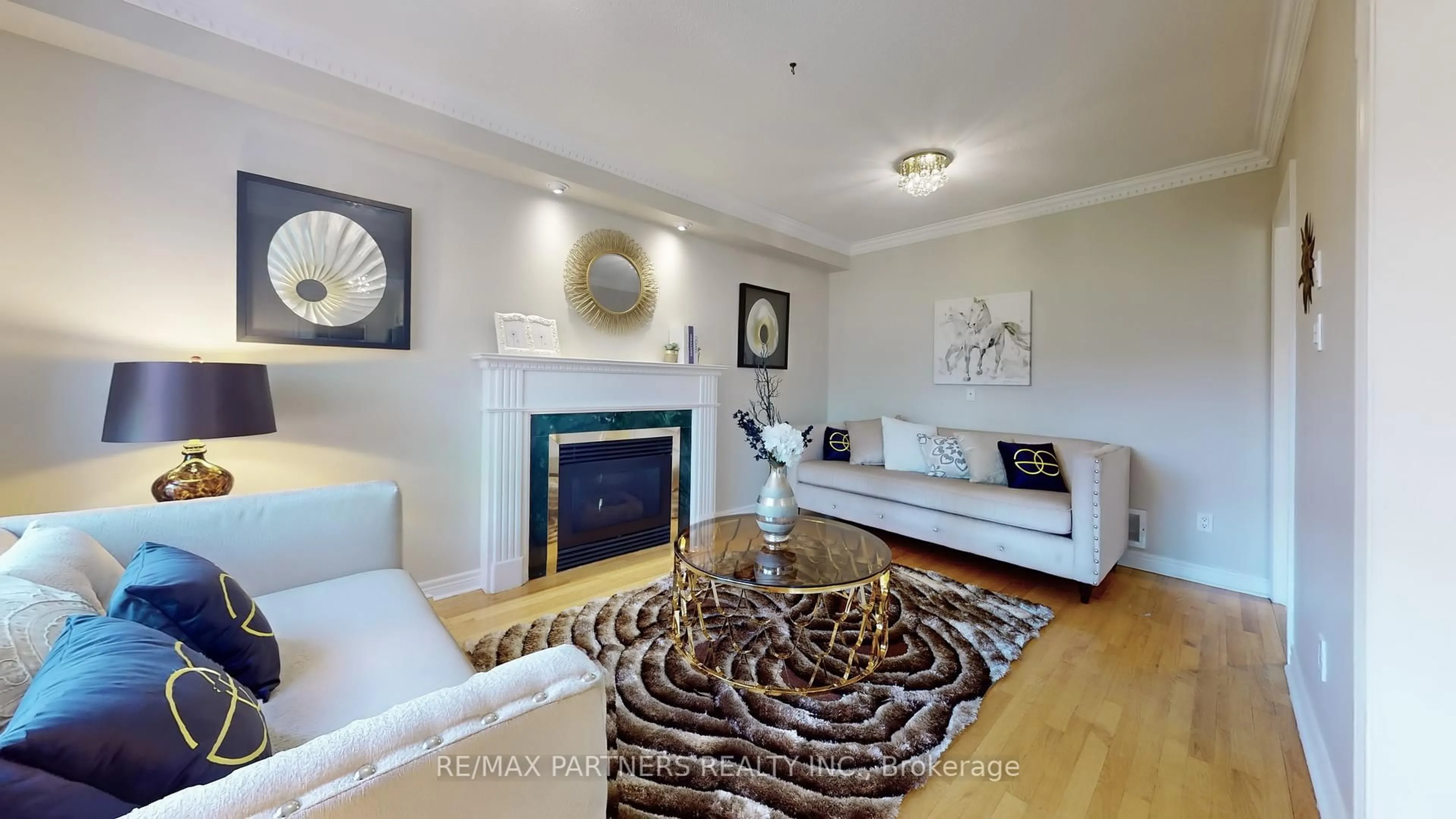 Living room with furniture, wood/laminate floor for 71 Alpine Cres, Richmond Hill Ontario L4S 1W1