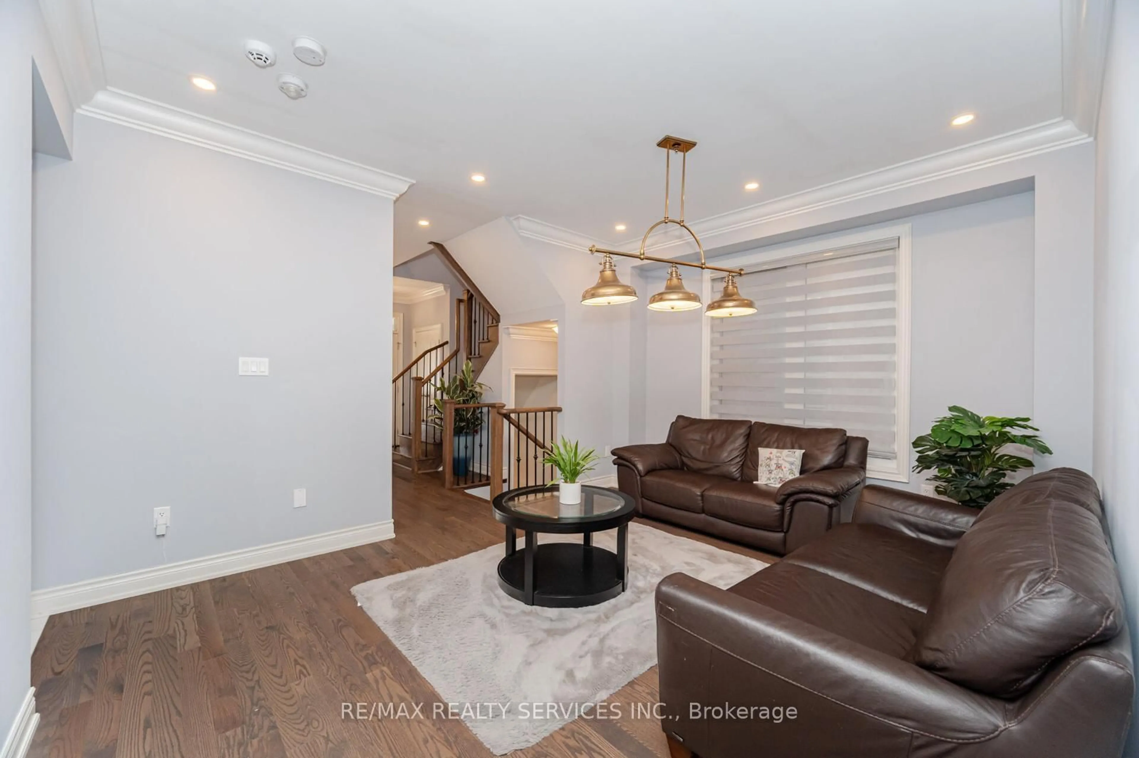 Living room with furniture, unknown for 132 Meadow Vista Cres, East Gwillimbury Ontario L9N 0T4