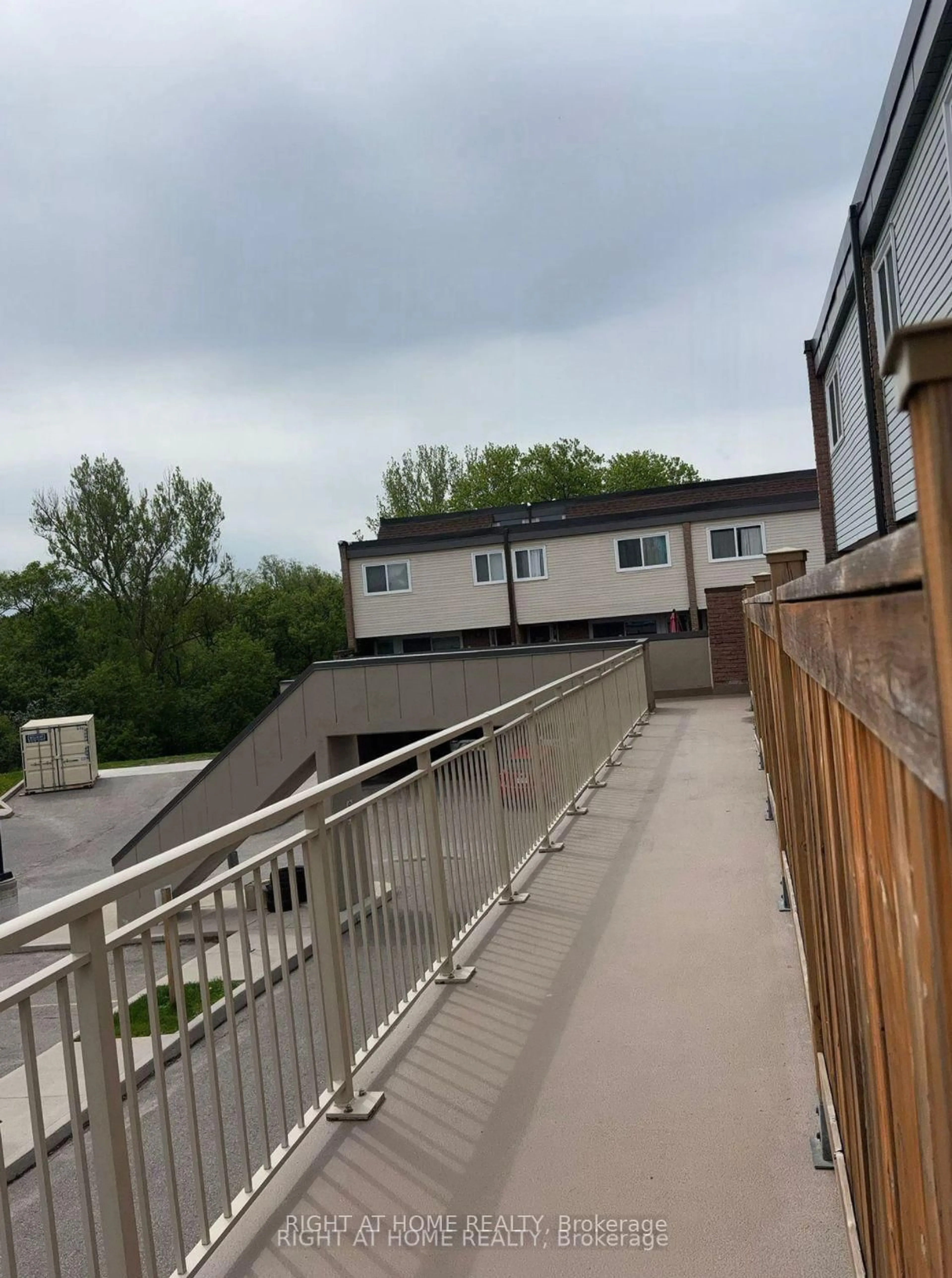 A pic from outside/outdoor area/front of a property/back of a property/a pic from drone, city buildings view from balcony for 248 Milestone Cres #120, Aurora Ontario L4G 3M2