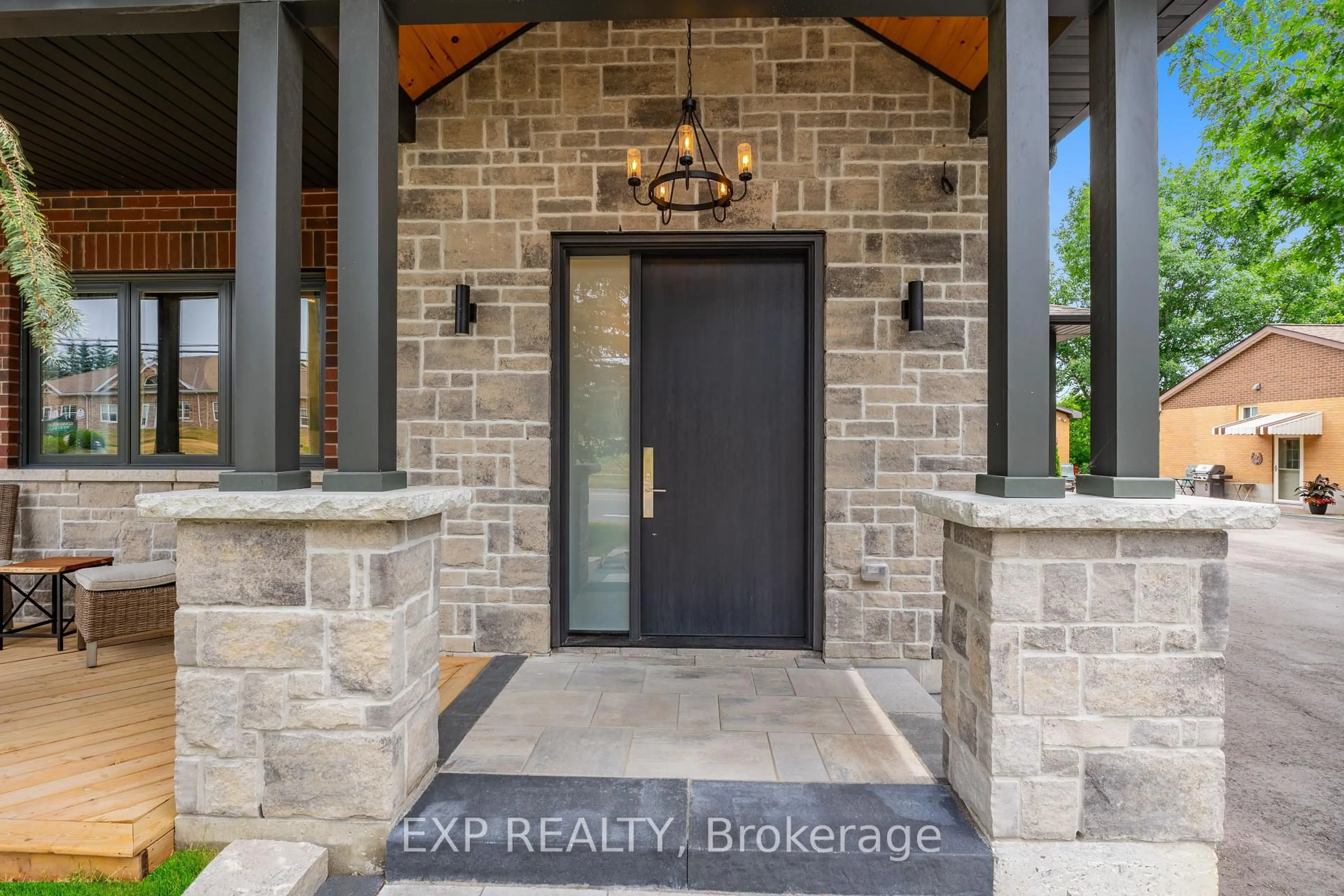 Indoor entryway for 271 Main St, Uxbridge Ontario L9P 1R9