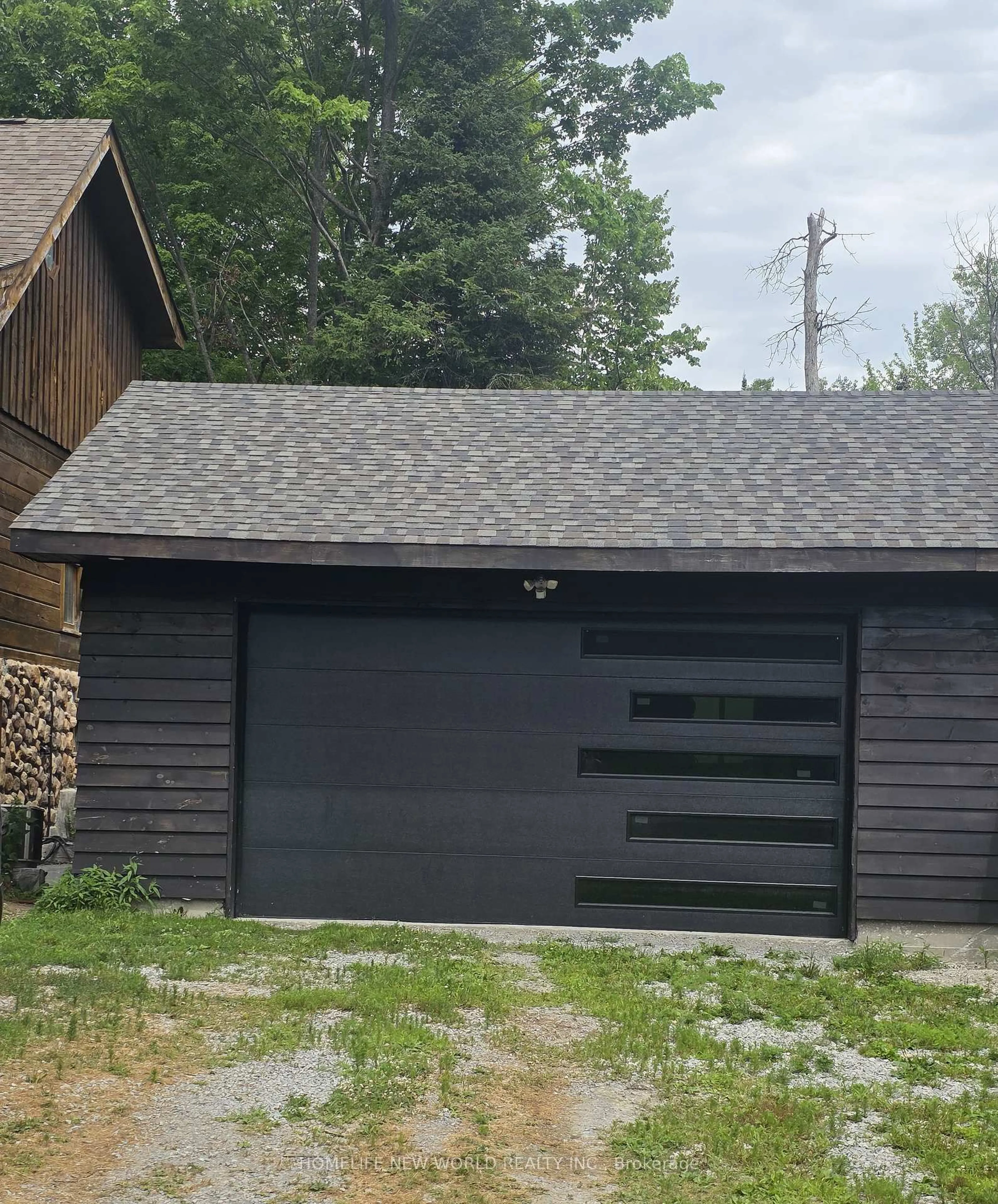Indoor garage for 24261 Weir's Sdrd, Georgina Ontario L0E 1N0