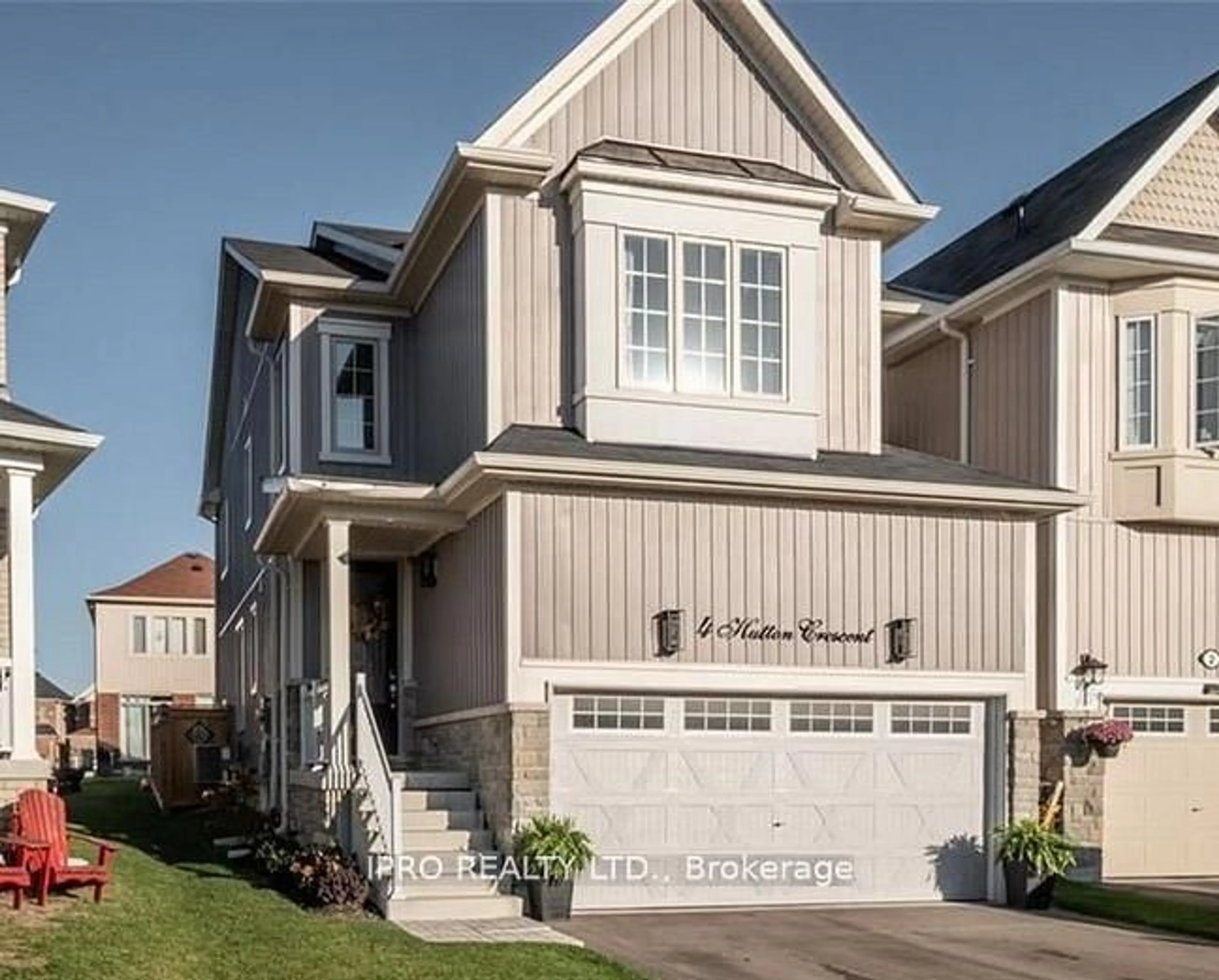 Home with vinyl exterior material, street for 4 HUTTON Cres, Essa Ontario L0M 1B6