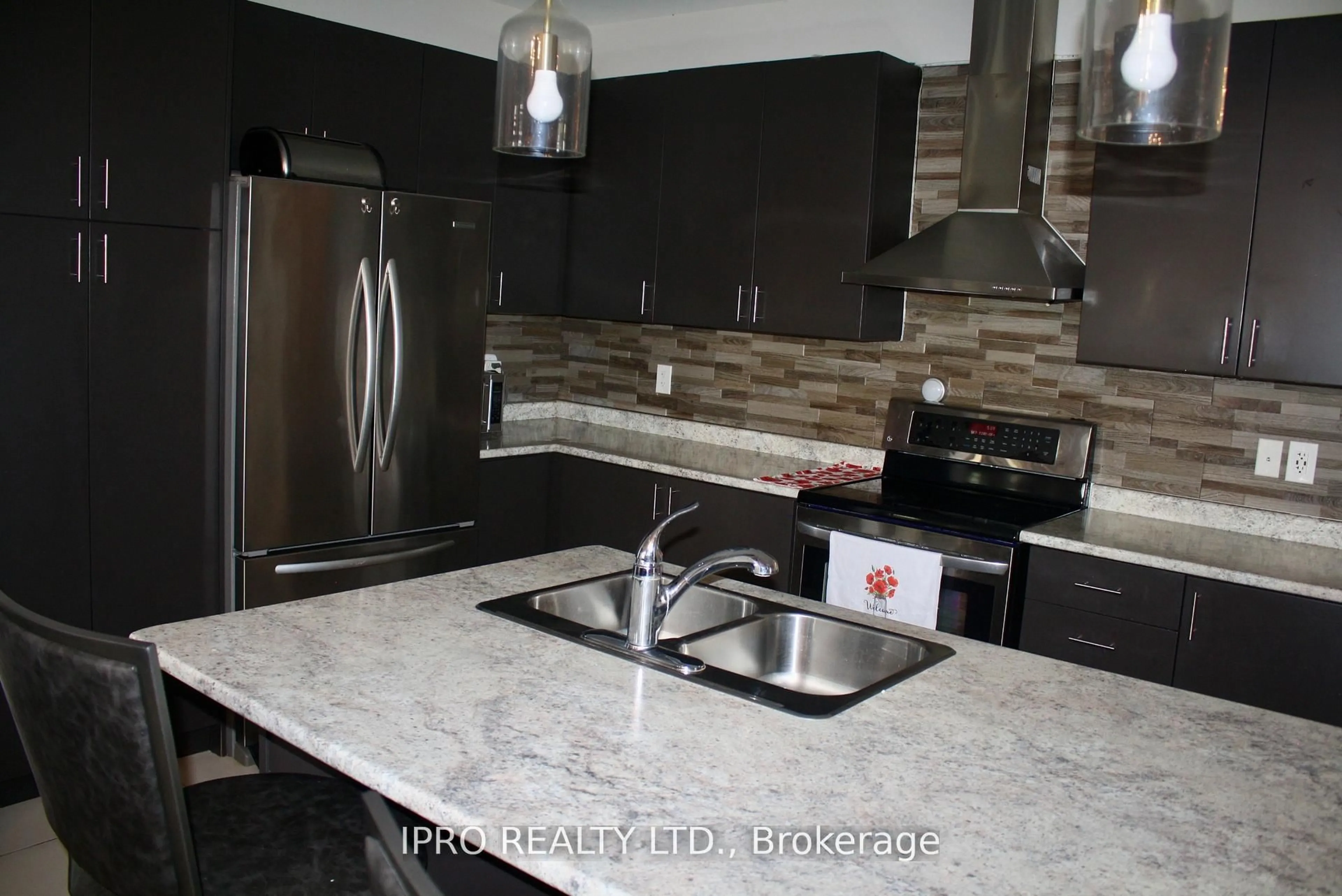 Unknown for 4 HUTTON Cres, Essa Ontario L0M 1B6