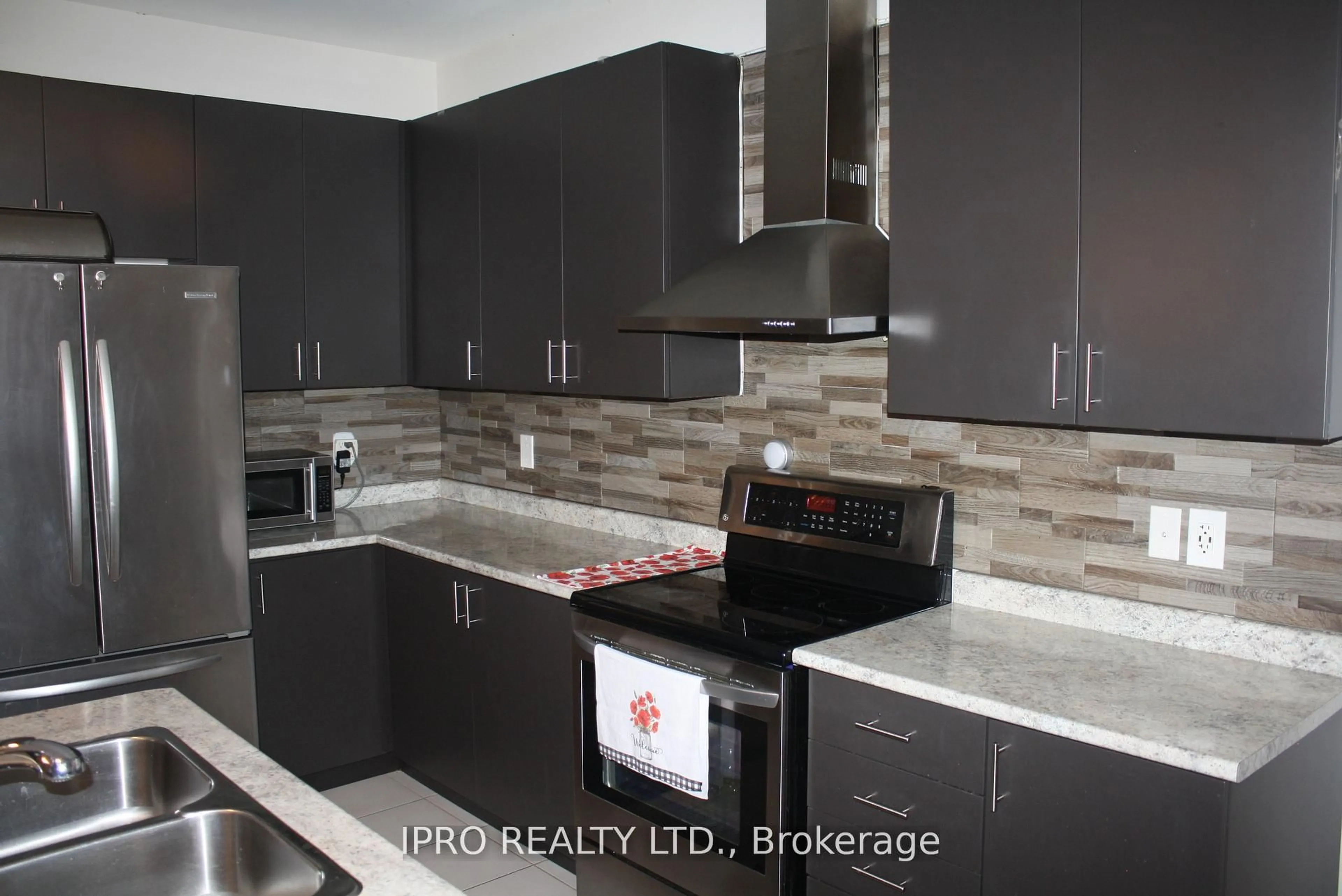 Unknown for 4 HUTTON Cres, Essa Ontario L0M 1B6