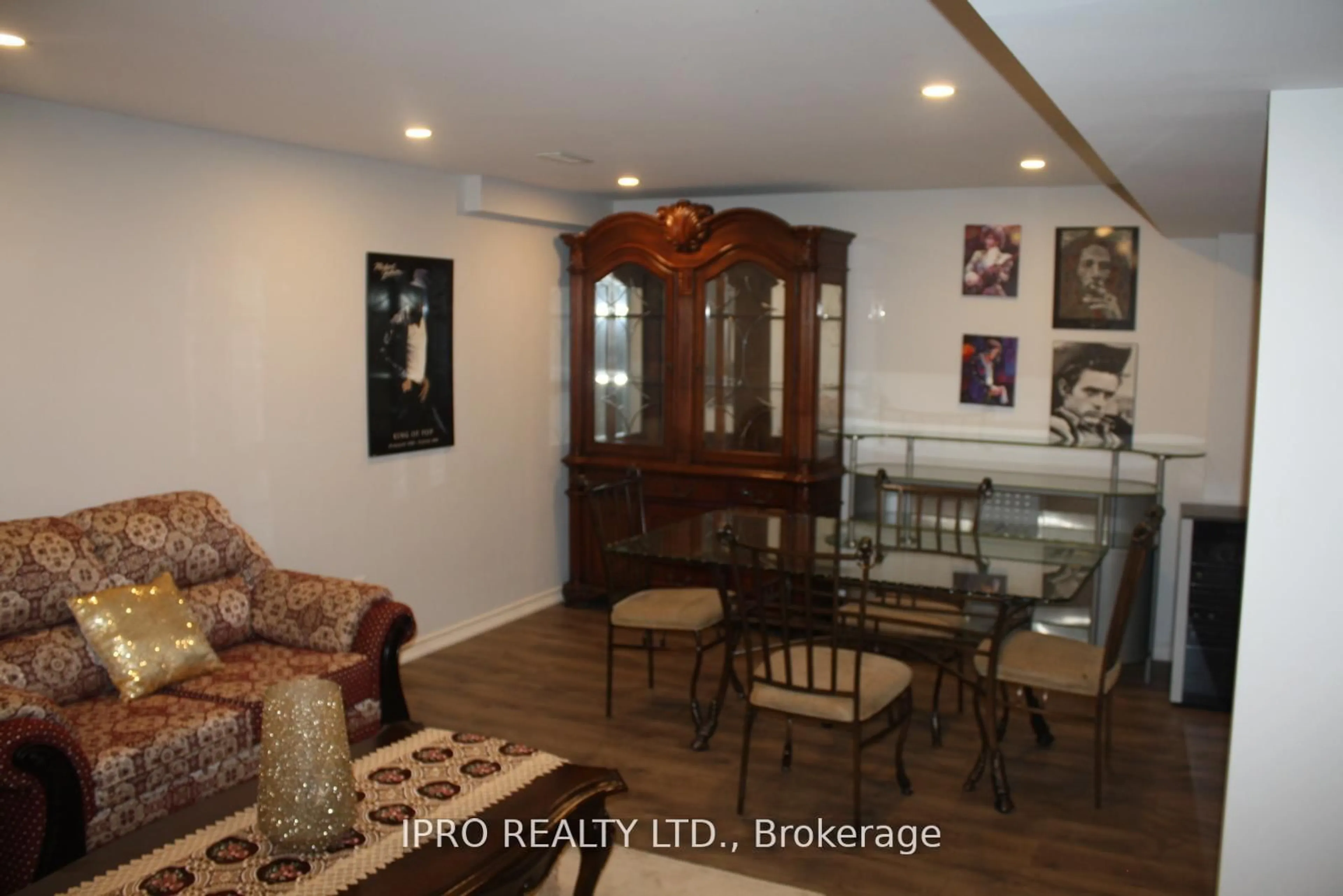 Dining room, wood/laminate floor for 4 HUTTON Cres, Essa Ontario L0M 1B6