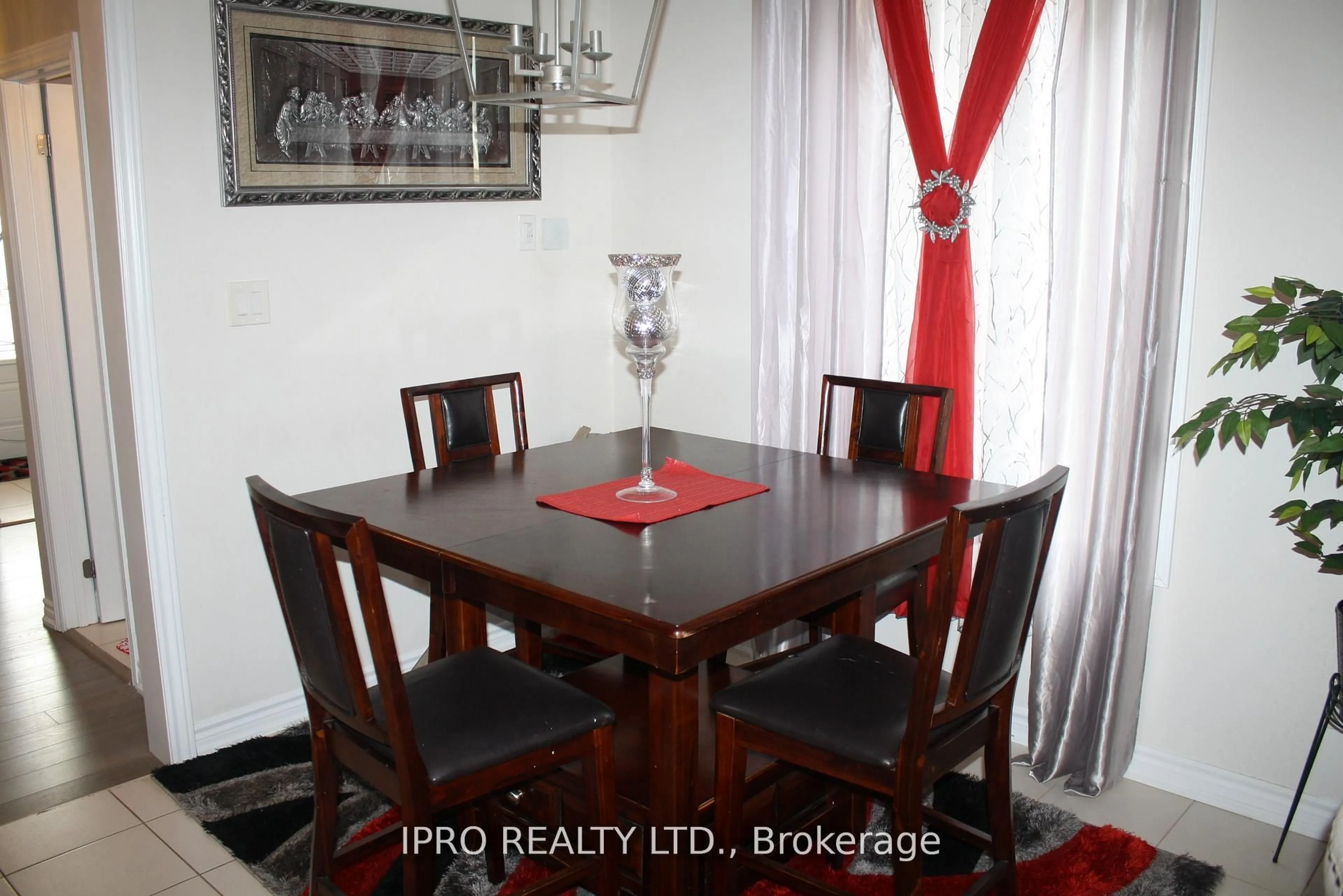 Dining room, wood/laminate floor for 4 HUTTON Cres, Essa Ontario L0M 1B6