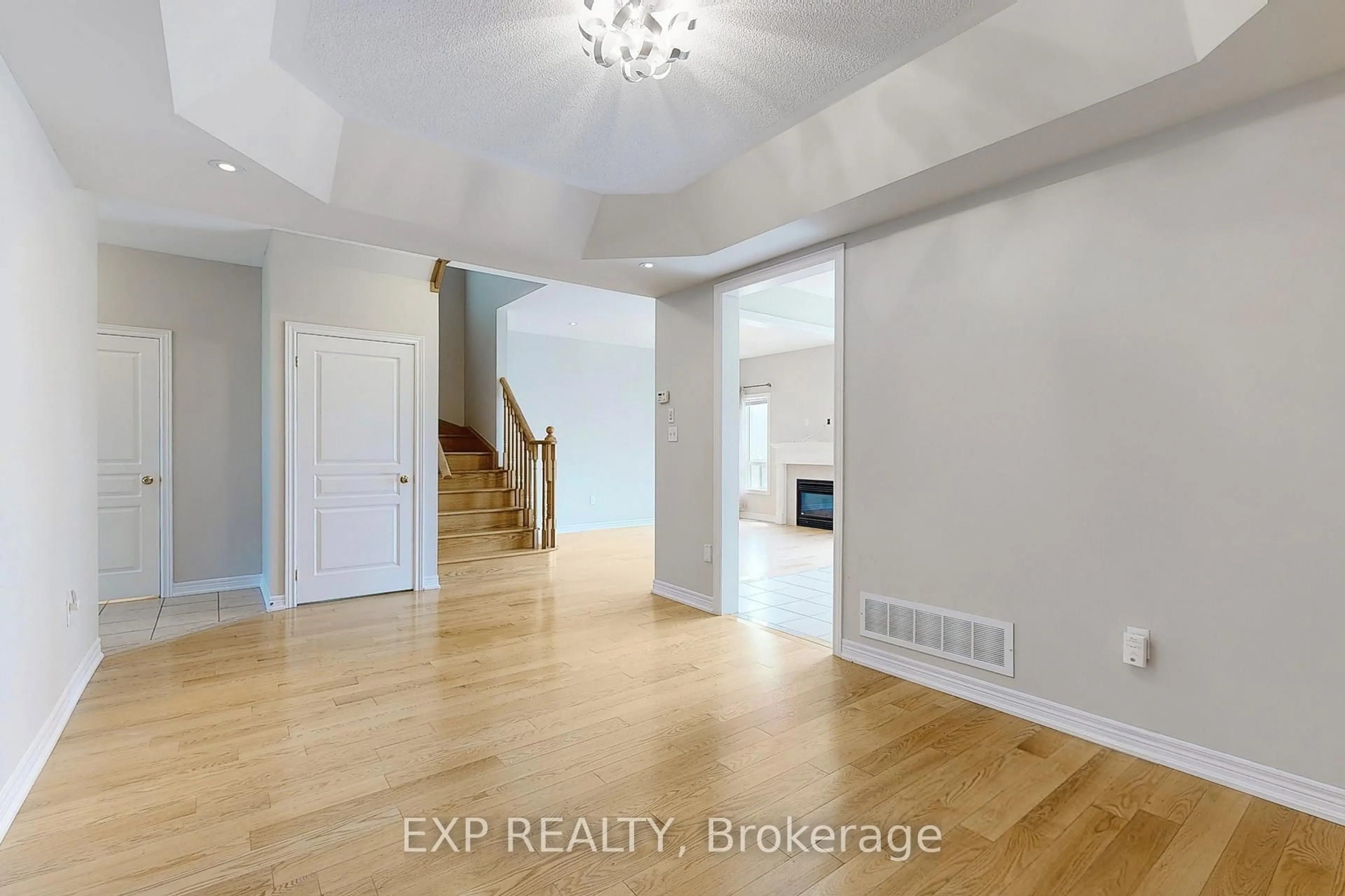 Unknown for 11 Bud Leggett Cres, Georgina Ontario L4P 0B7