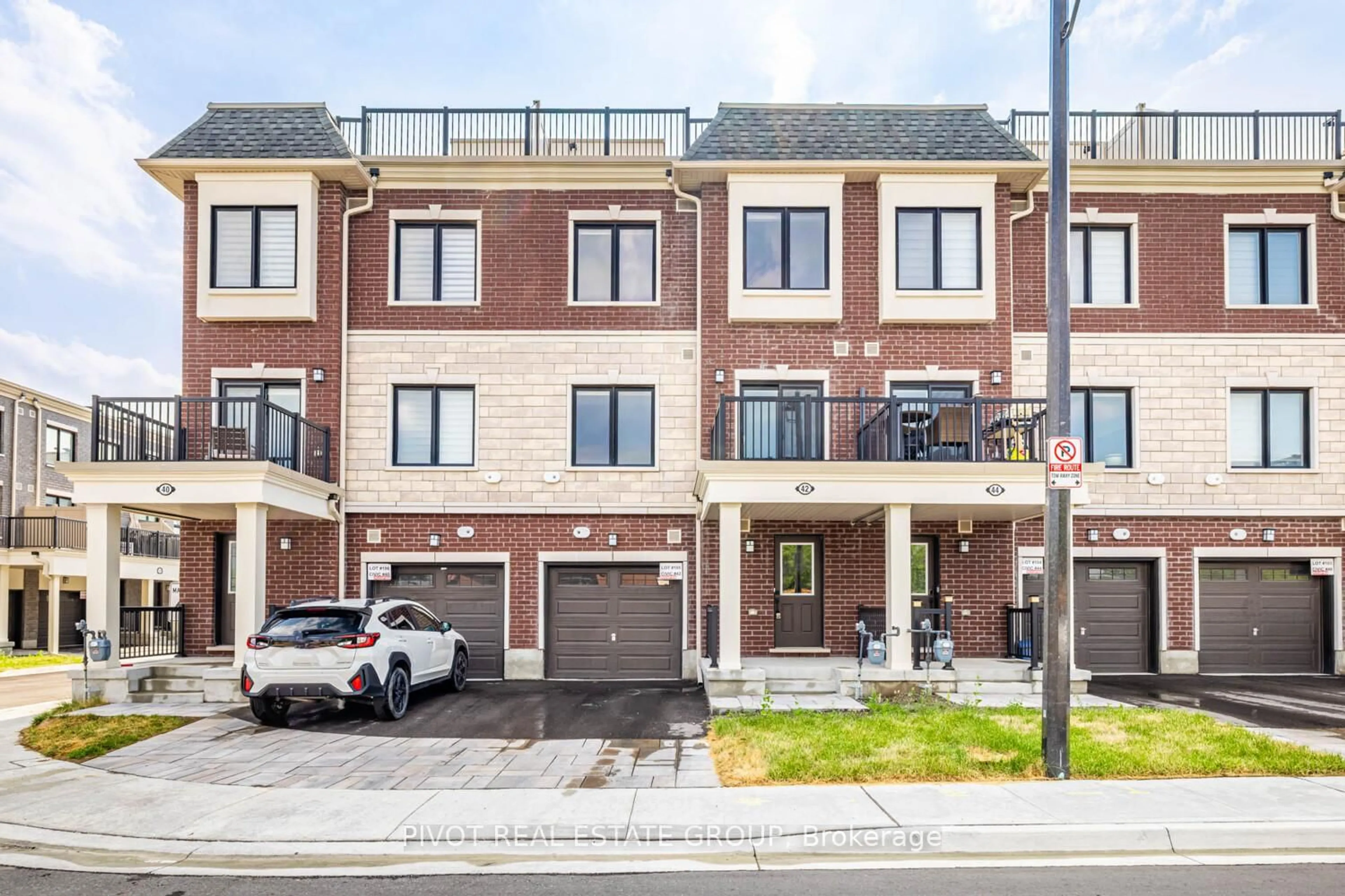 Home with brick exterior material, street for 42 Covington Cres, Whitchurch-Stouffville Ontario L4A 4W8